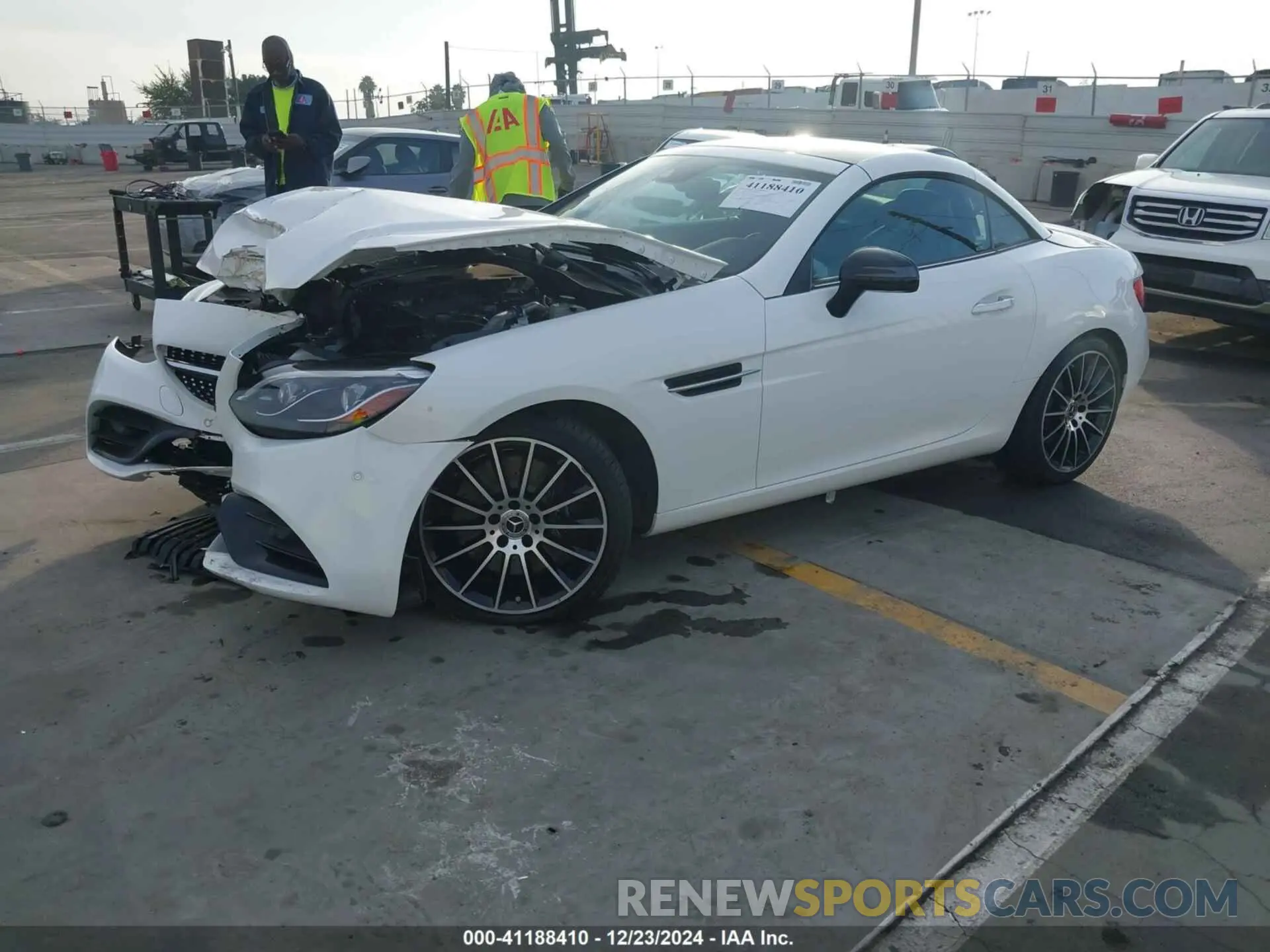 2 fotografías del automóvil dañado WDDPK3JA1KF157107 MERCEDES-BENZ SLC 300 2019