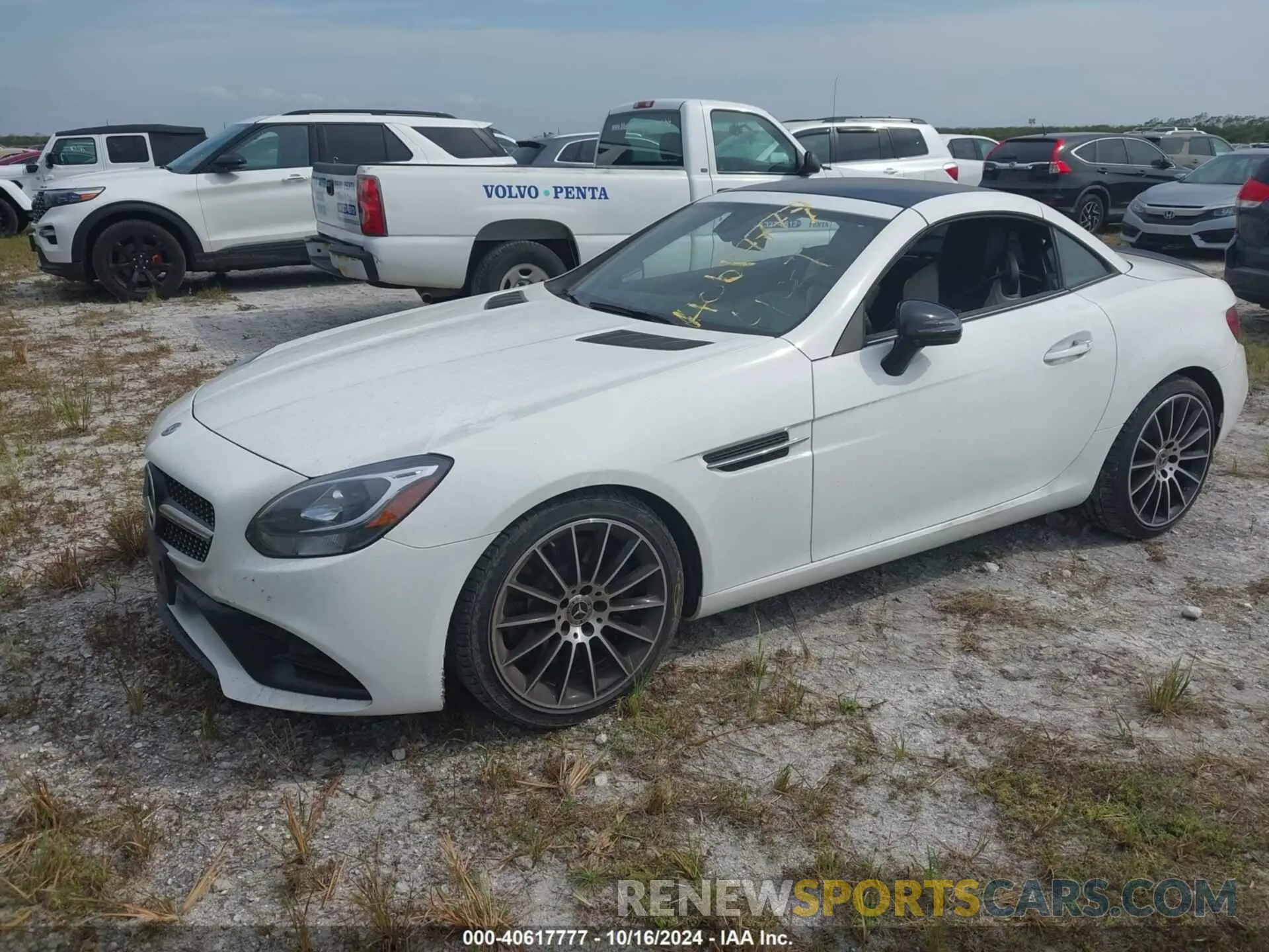2 fotografías del automóvil dañado WDDPK3JA2KF161117 MERCEDES-BENZ SLC 300 2019