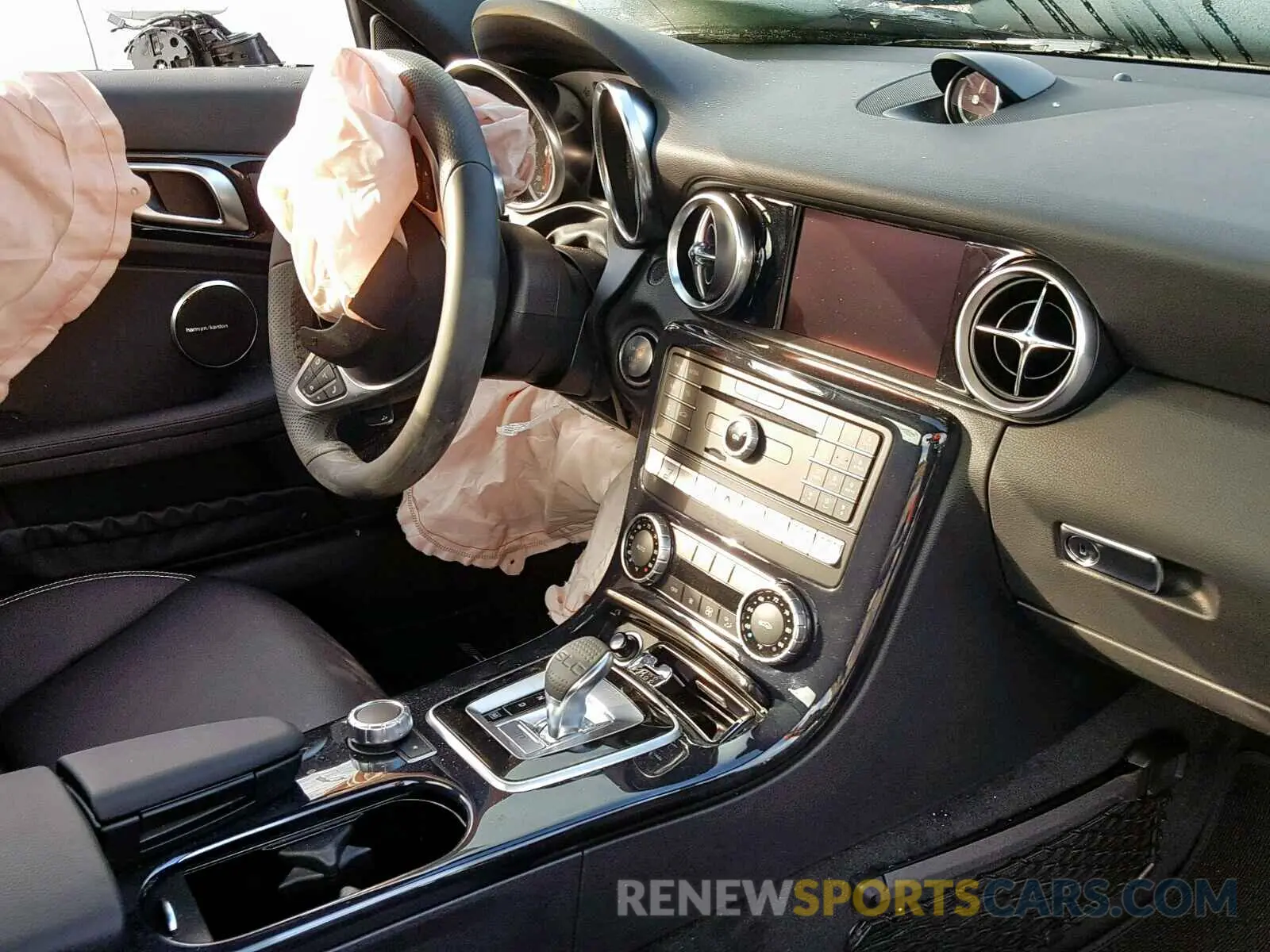 9 fotografías del automóvil dañado WDDPK3JA4KF159319 MERCEDES-BENZ SLC 300 2019