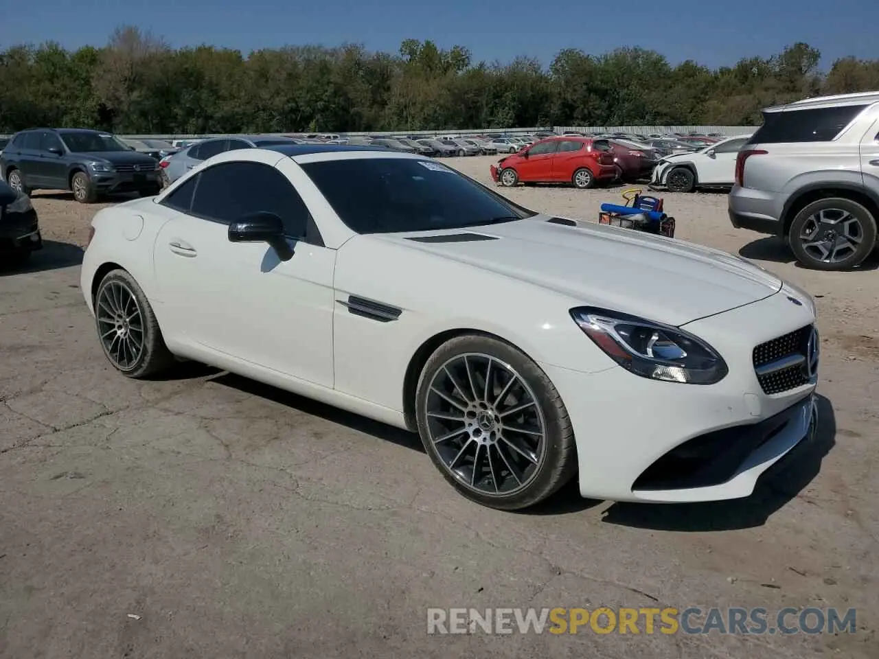 4 fotografías del automóvil dañado WDDPK3JA5KF164299 MERCEDES-BENZ SLC-CLASS 2019