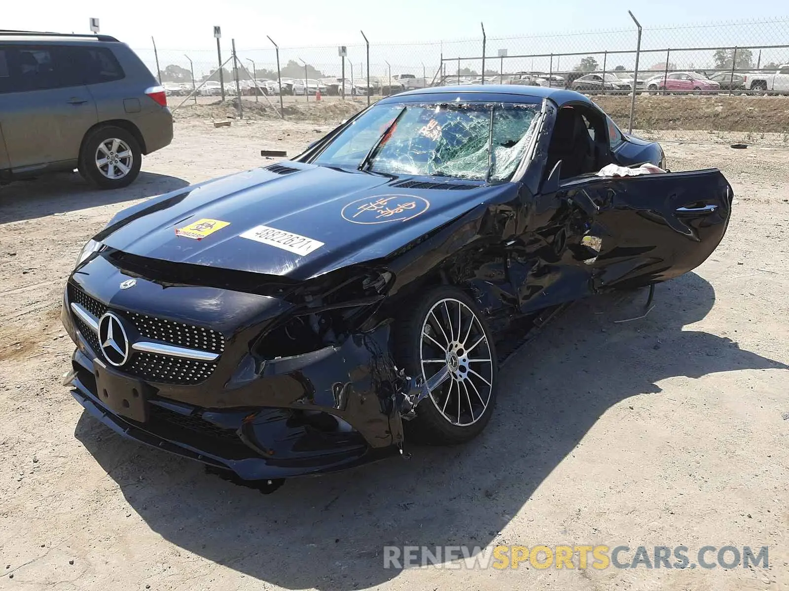 2 fotografías del automóvil dañado WDDPK3JA9KF158215 MERCEDES-BENZ SLC-CLASS 2019