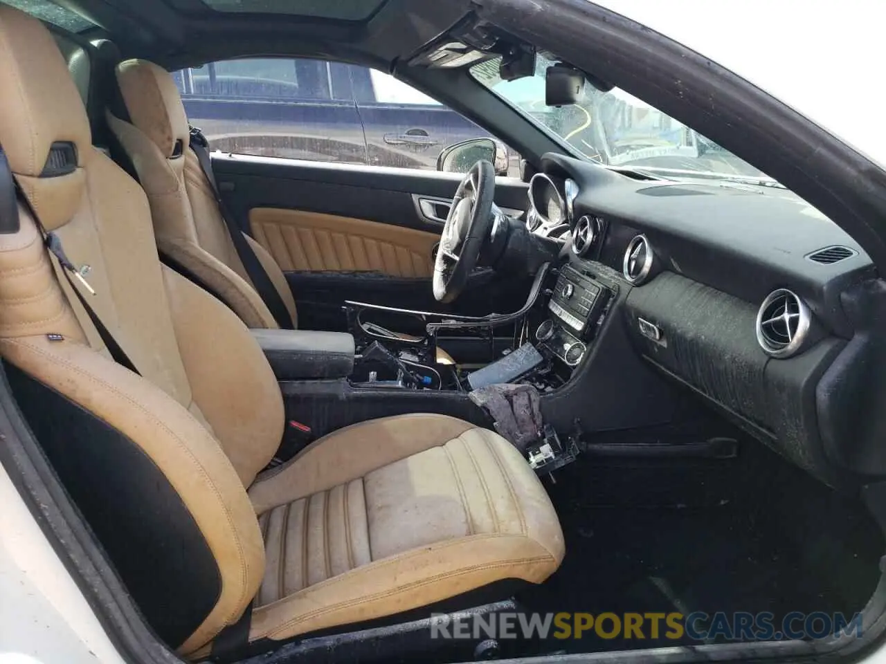 5 fotografías del automóvil dañado W1KPK6GA5LF170565 MERCEDES-BENZ SLC-CLASS 2020