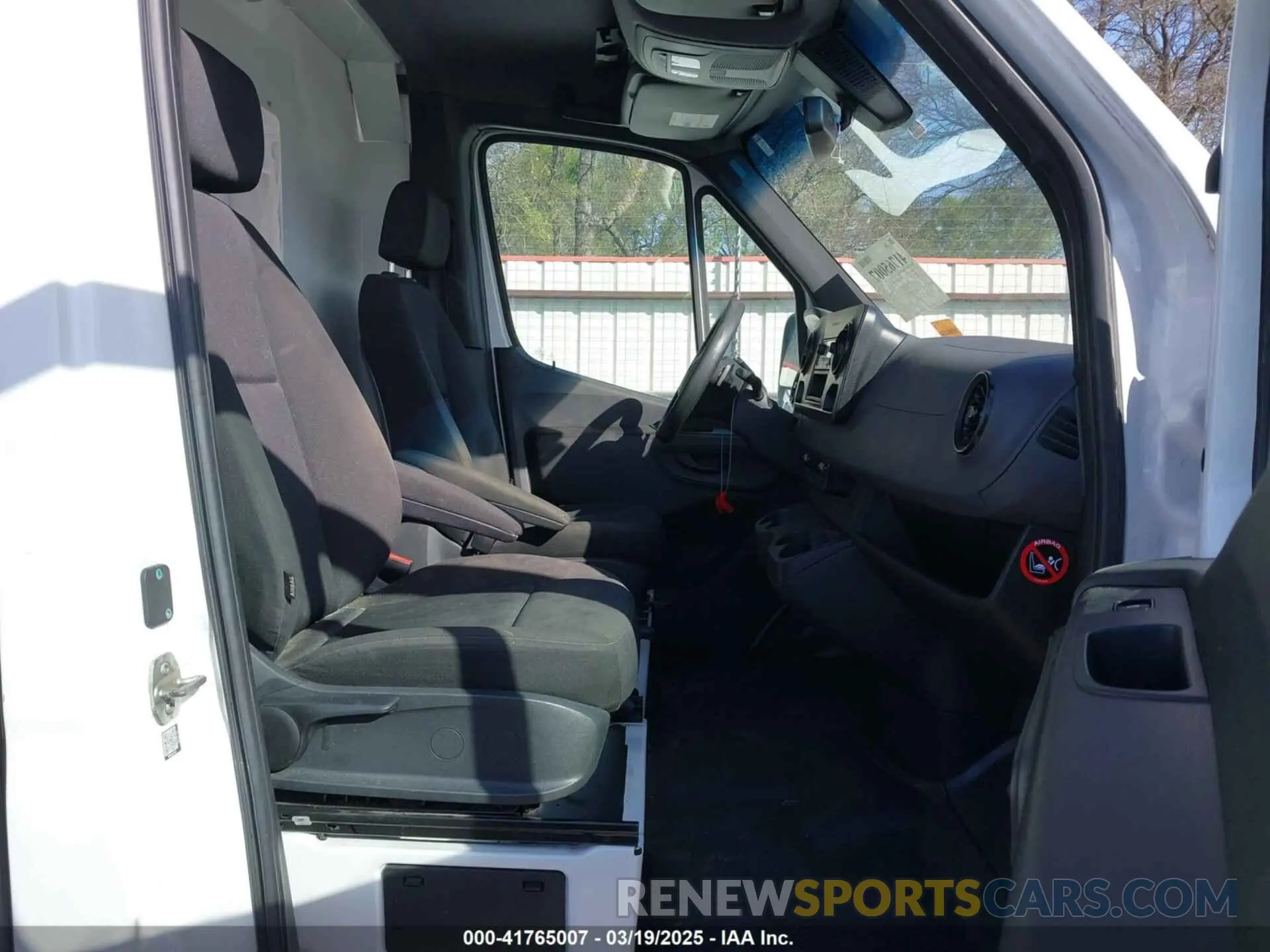 5 fotografías del automóvil dañado WD3PE7ED3KT006374 MERCEDES-BENZ SPRINTER 1500 2019