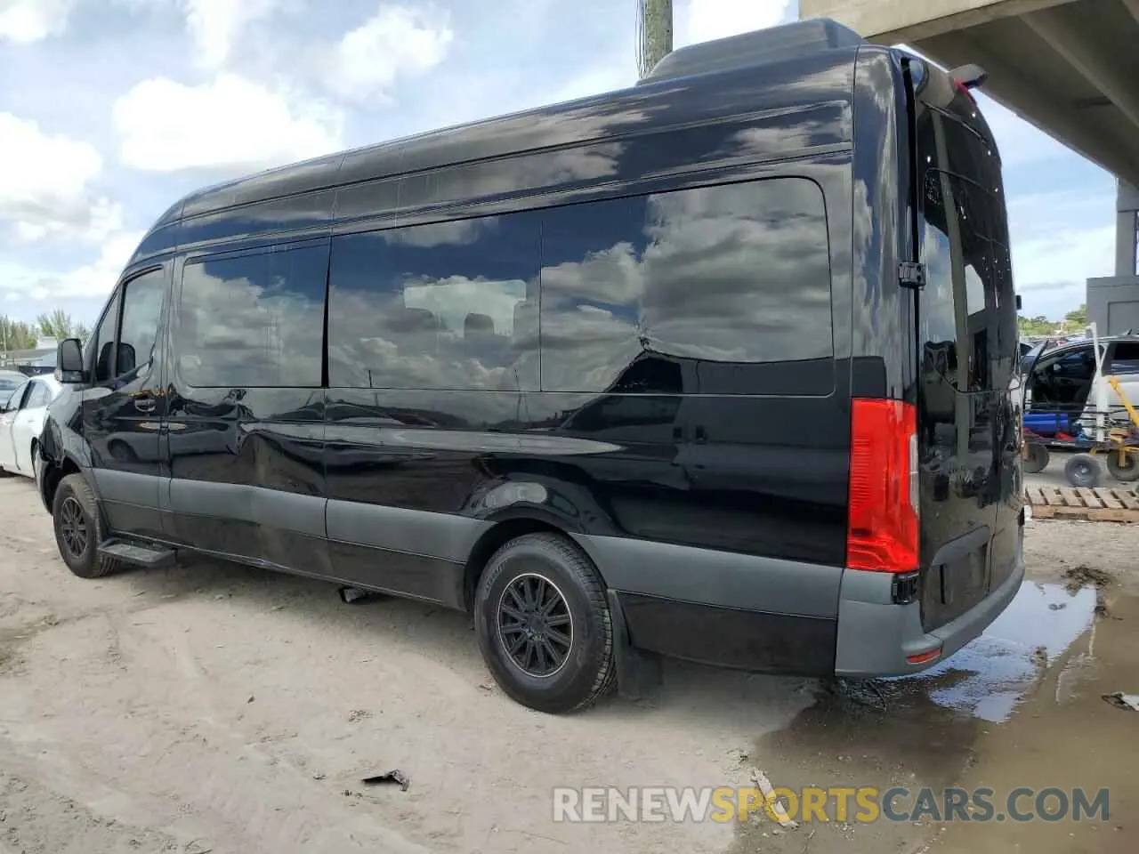2 fotografías del automóvil dañado WDZPF1ED2KT014661 MERCEDES-BENZ SPRINTER 2019