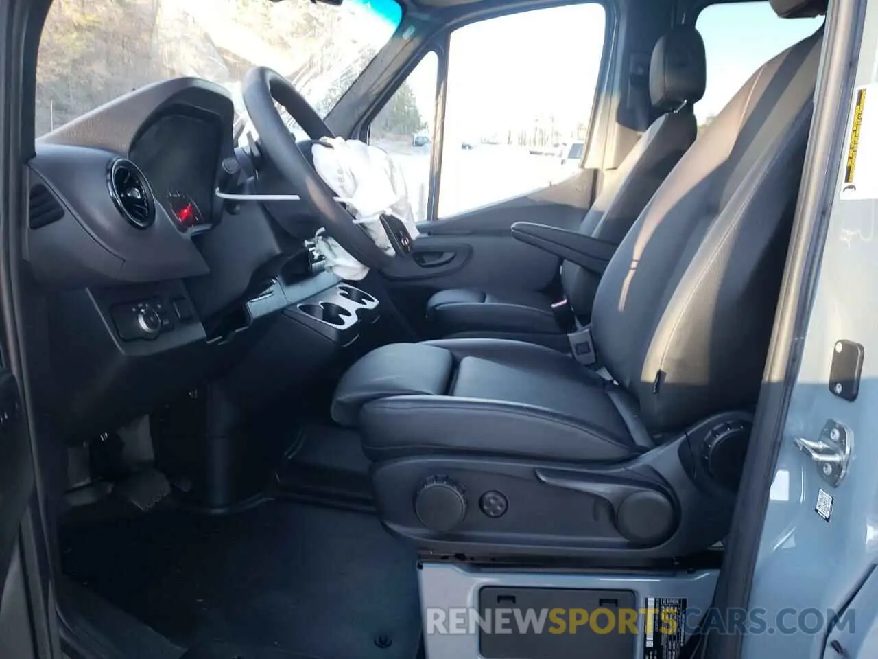 7 fotografías del automóvil dañado W1W4NBHY6RP664787 MERCEDES-BENZ SPRINTER 2024
