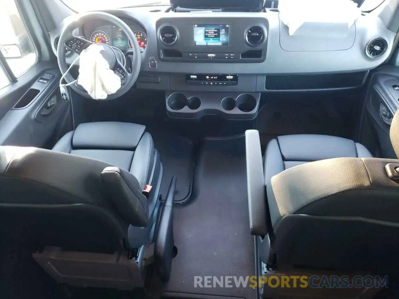 8 fotografías del automóvil dañado W1W4NBHY6RP664787 MERCEDES-BENZ SPRINTER 2024
