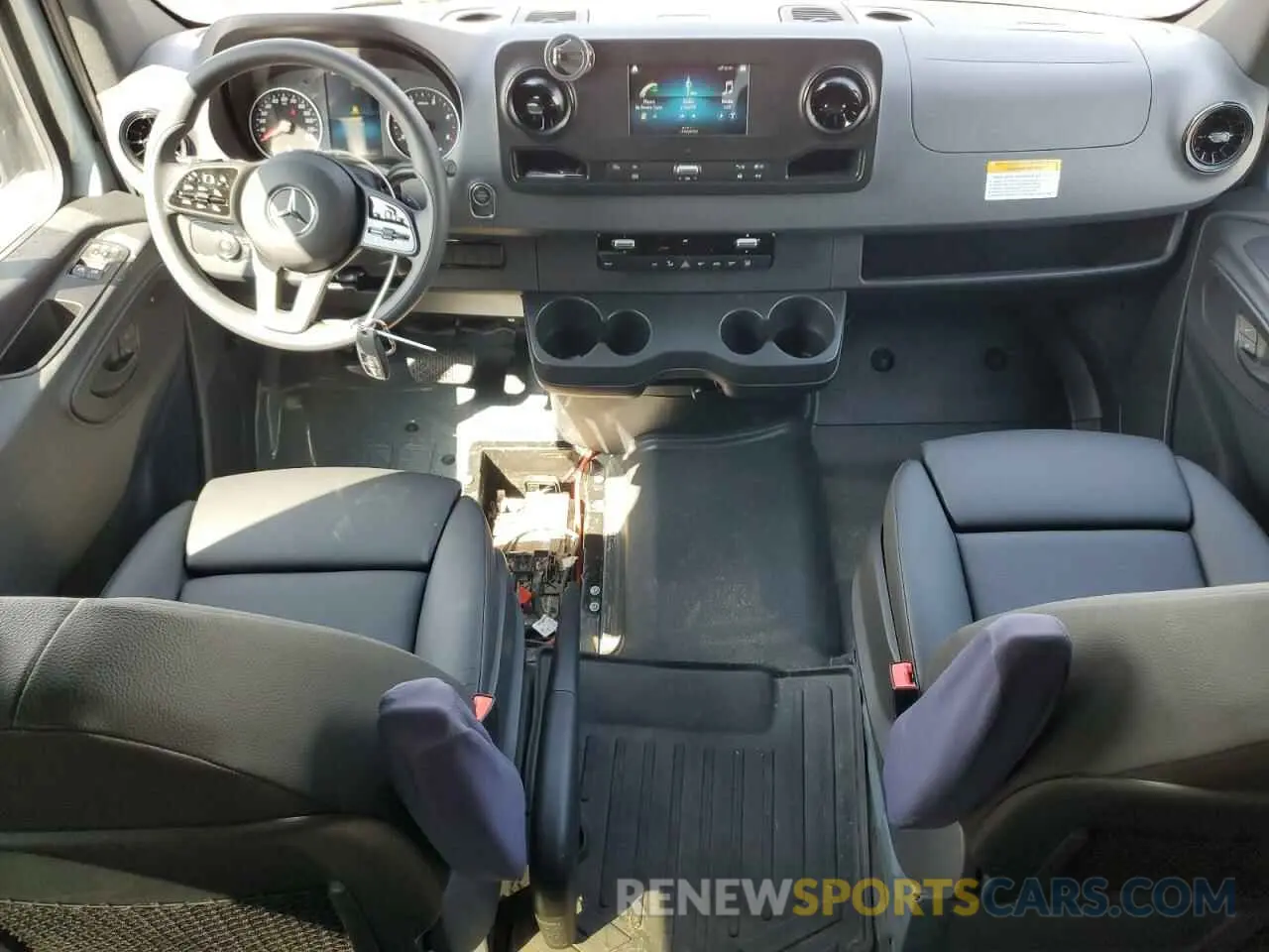 8 fotografías del automóvil dañado W1Z4NFHY0RP651690 MERCEDES-BENZ SPRINTER 2024