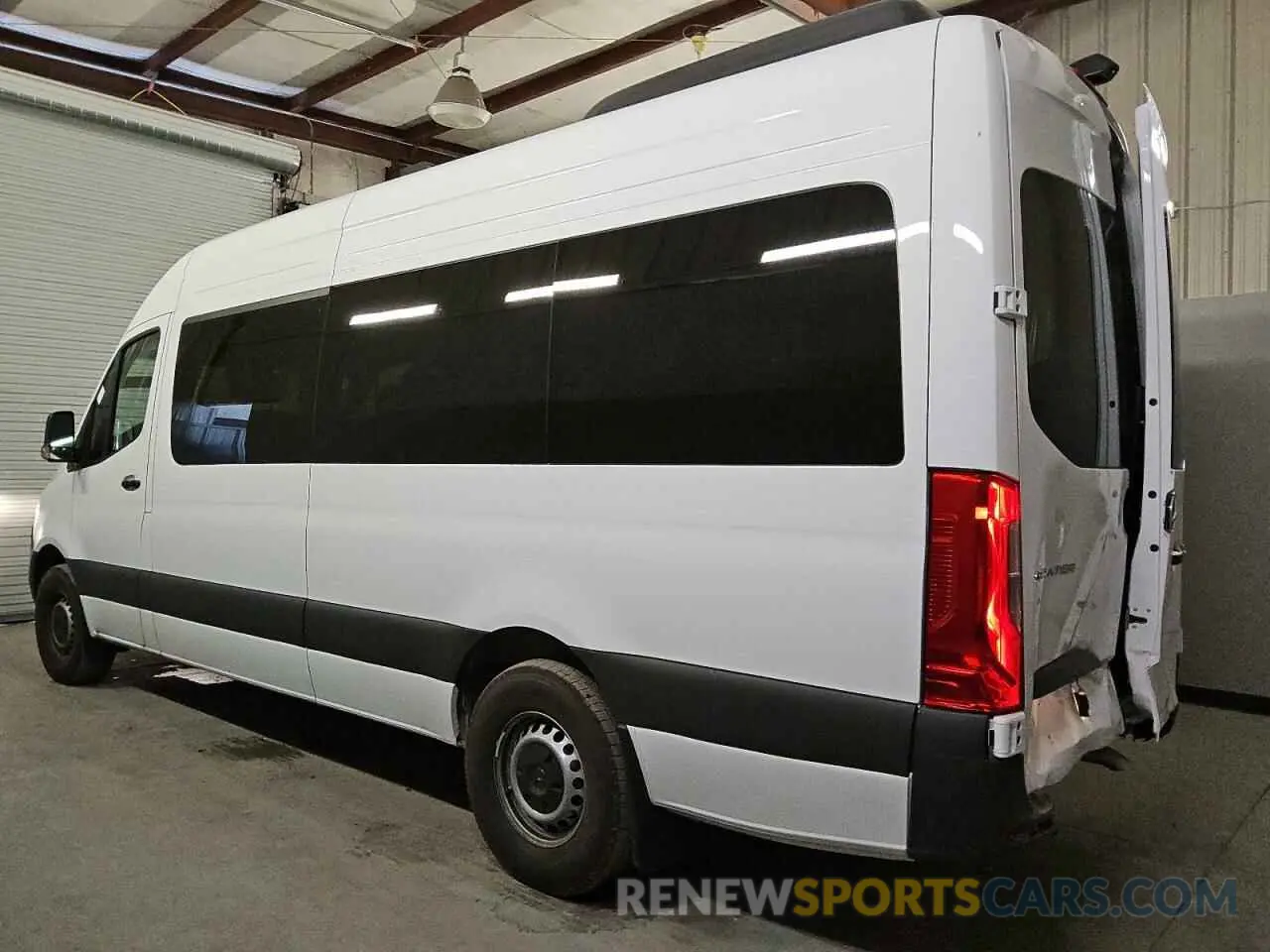 2 fotografías del automóvil dañado W1Z4KGHY8ST199421 MERCEDES-BENZ SPRINTER 2025