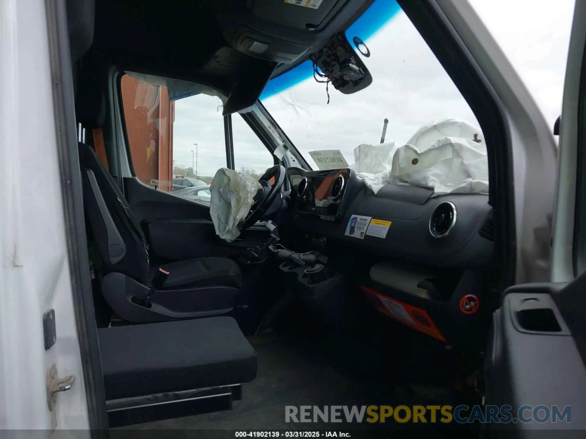5 fotografías del automóvil dañado WD3PF1CD7KP105950 MERCEDES-BENZ SPRINTER 2500 2019