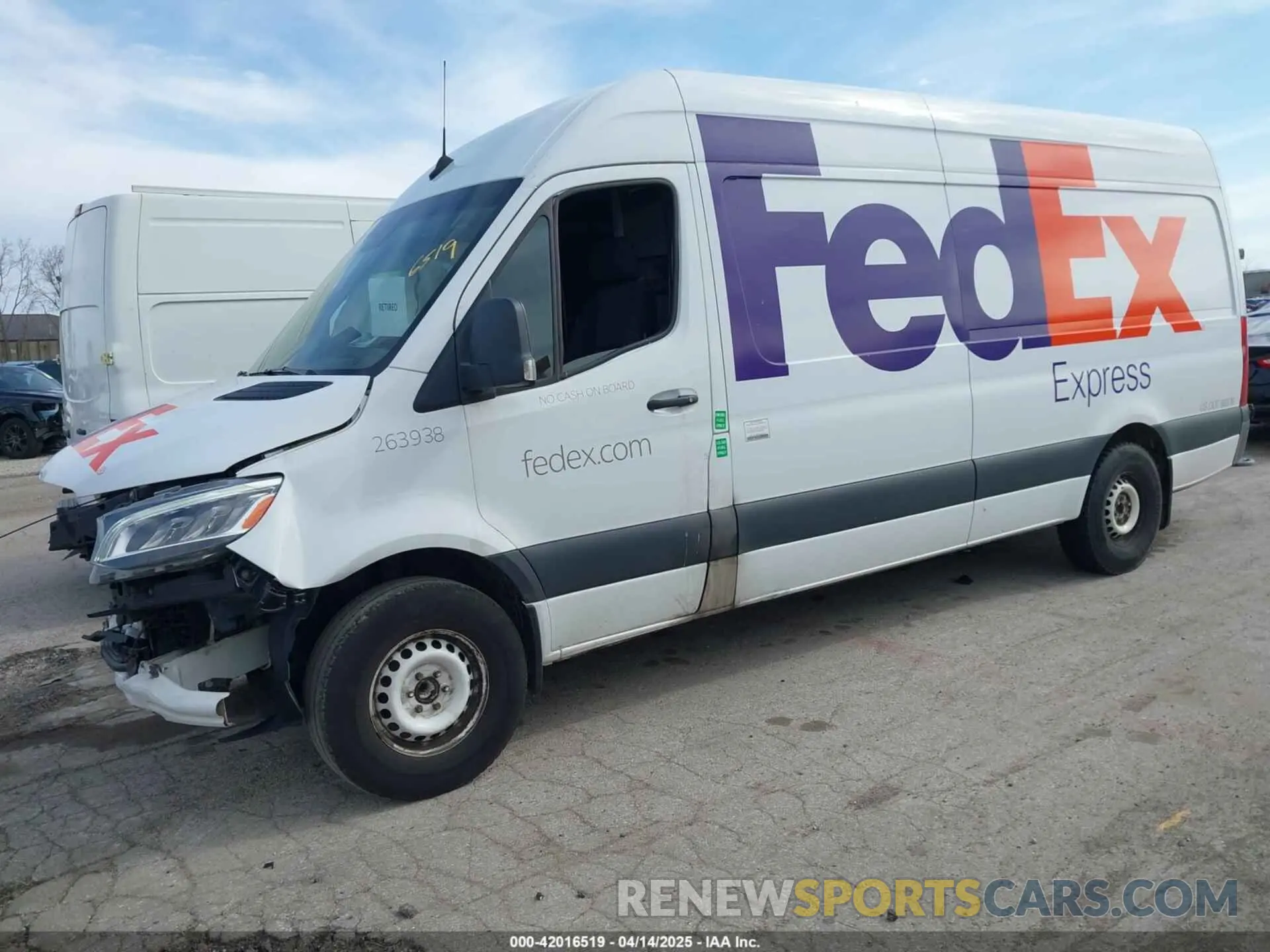 2 fotografías del automóvil dañado WD3PF1CDXKP059272 MERCEDES-BENZ SPRINTER 2500 2019