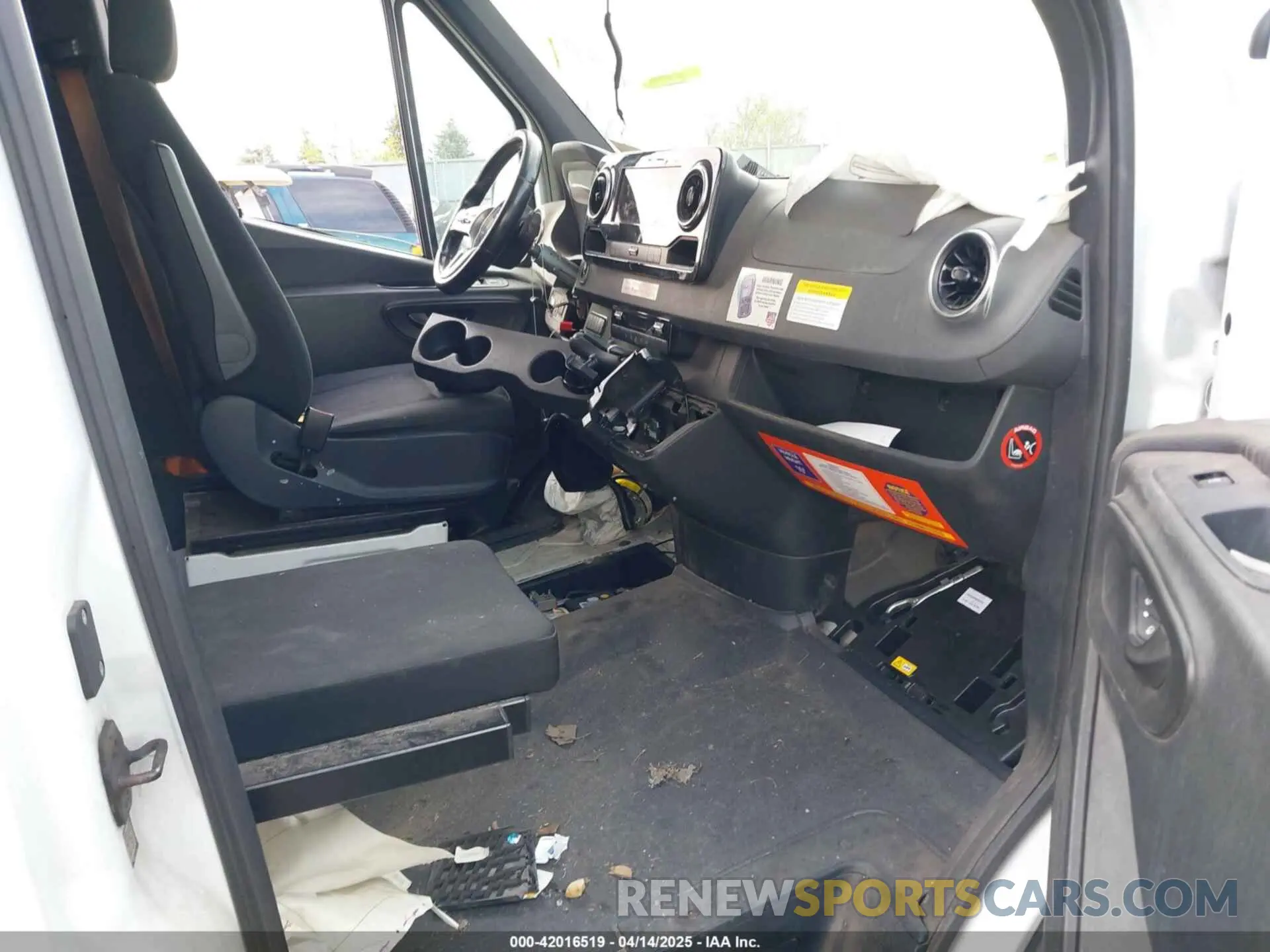5 fotografías del automóvil dañado WD3PF1CDXKP059272 MERCEDES-BENZ SPRINTER 2500 2019