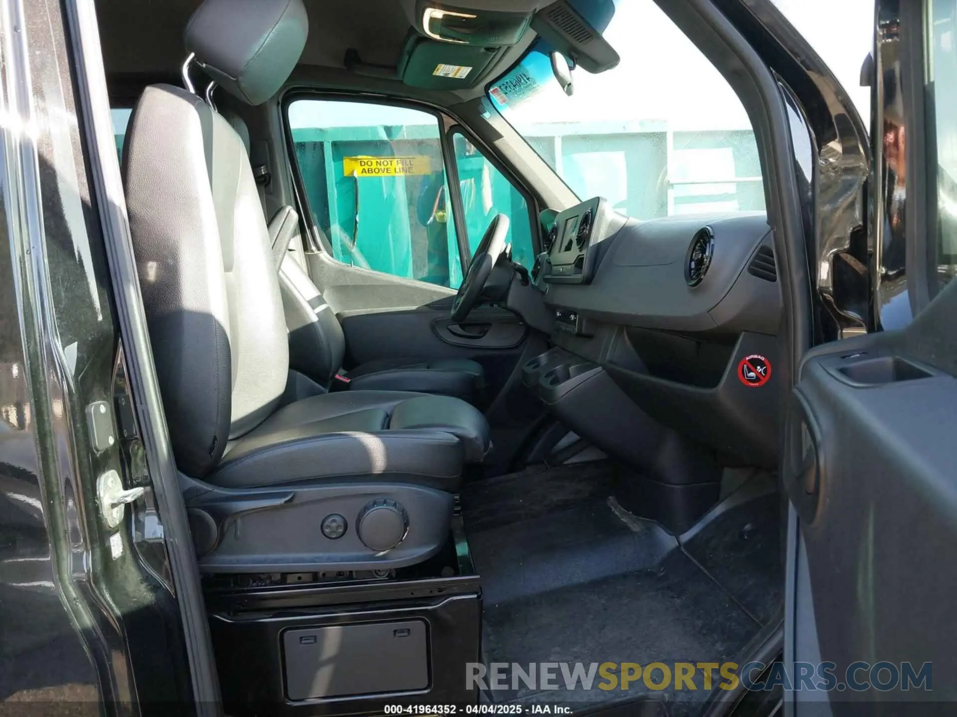 5 fotografías del automóvil dañado WDZPF0CD3KP126858 MERCEDES-BENZ SPRINTER 2500 2019