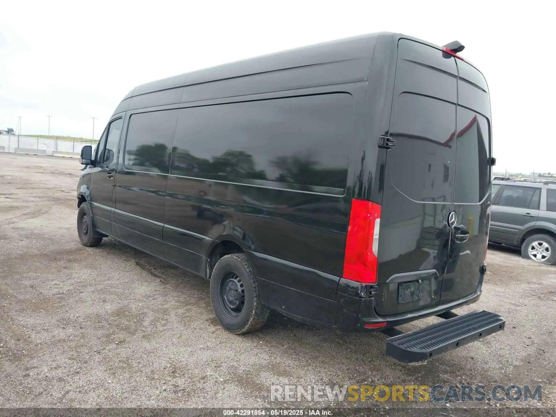3 fotografías del automóvil dañado W1W40CHY0MT052315 MERCEDES-BENZ SPRINTER 2500 2021