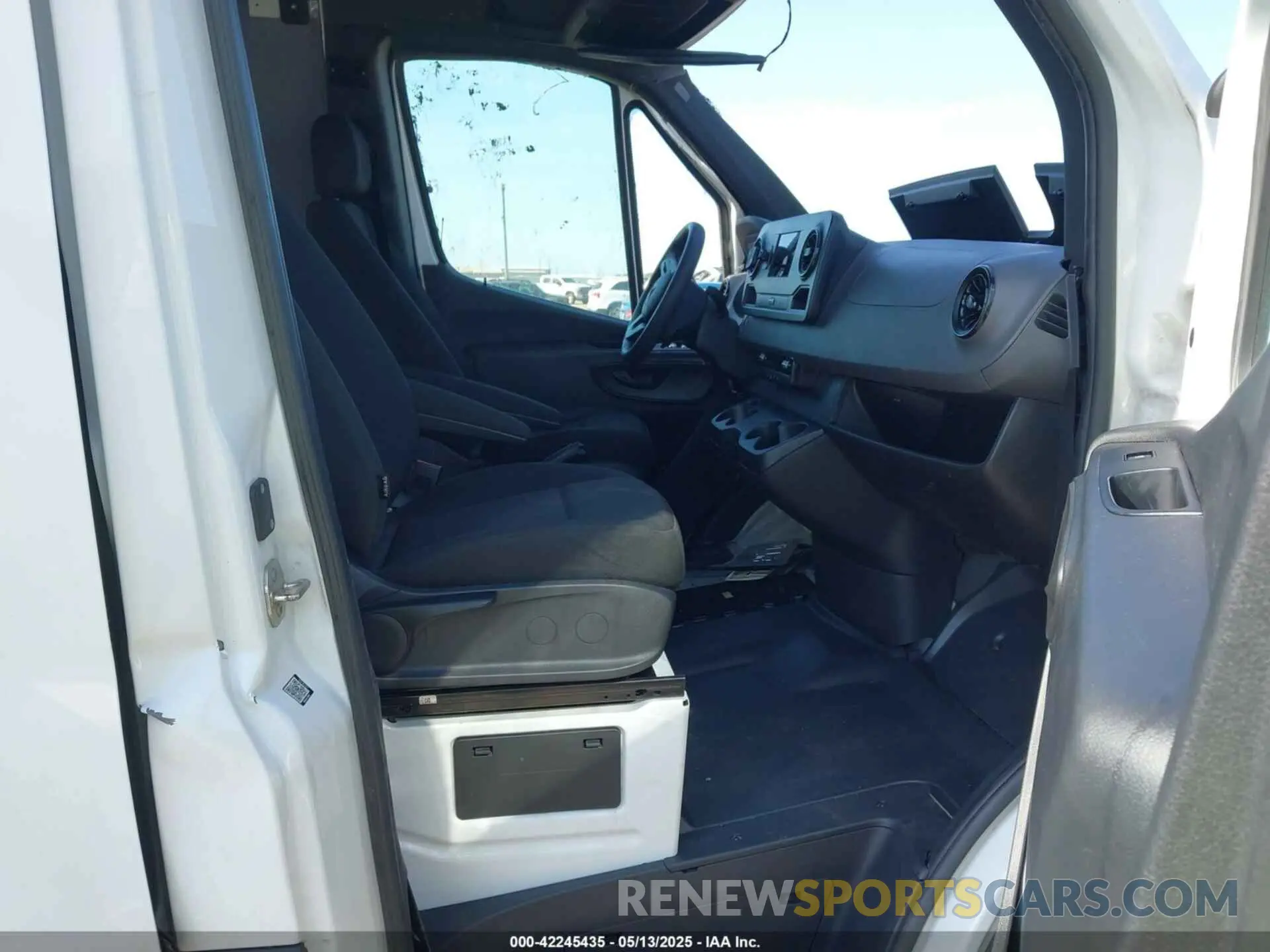 5 fotografías del automóvil dañado W1Y4NCHY8PT136704 MERCEDES-BENZ SPRINTER 2500 2023