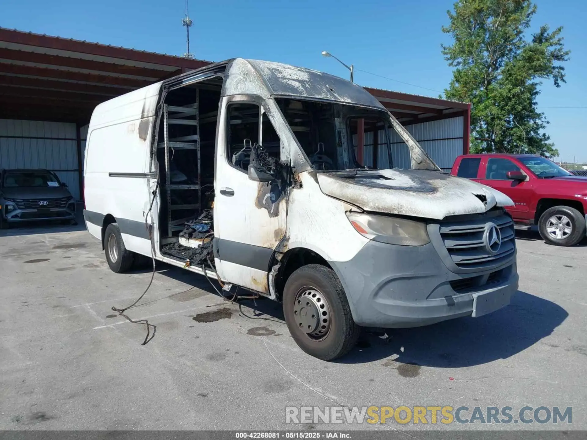 2 fotografías del automóvil dañado WD3PF4CC0KP038696 MERCEDES-BENZ SPRINTER 3500XD 2019