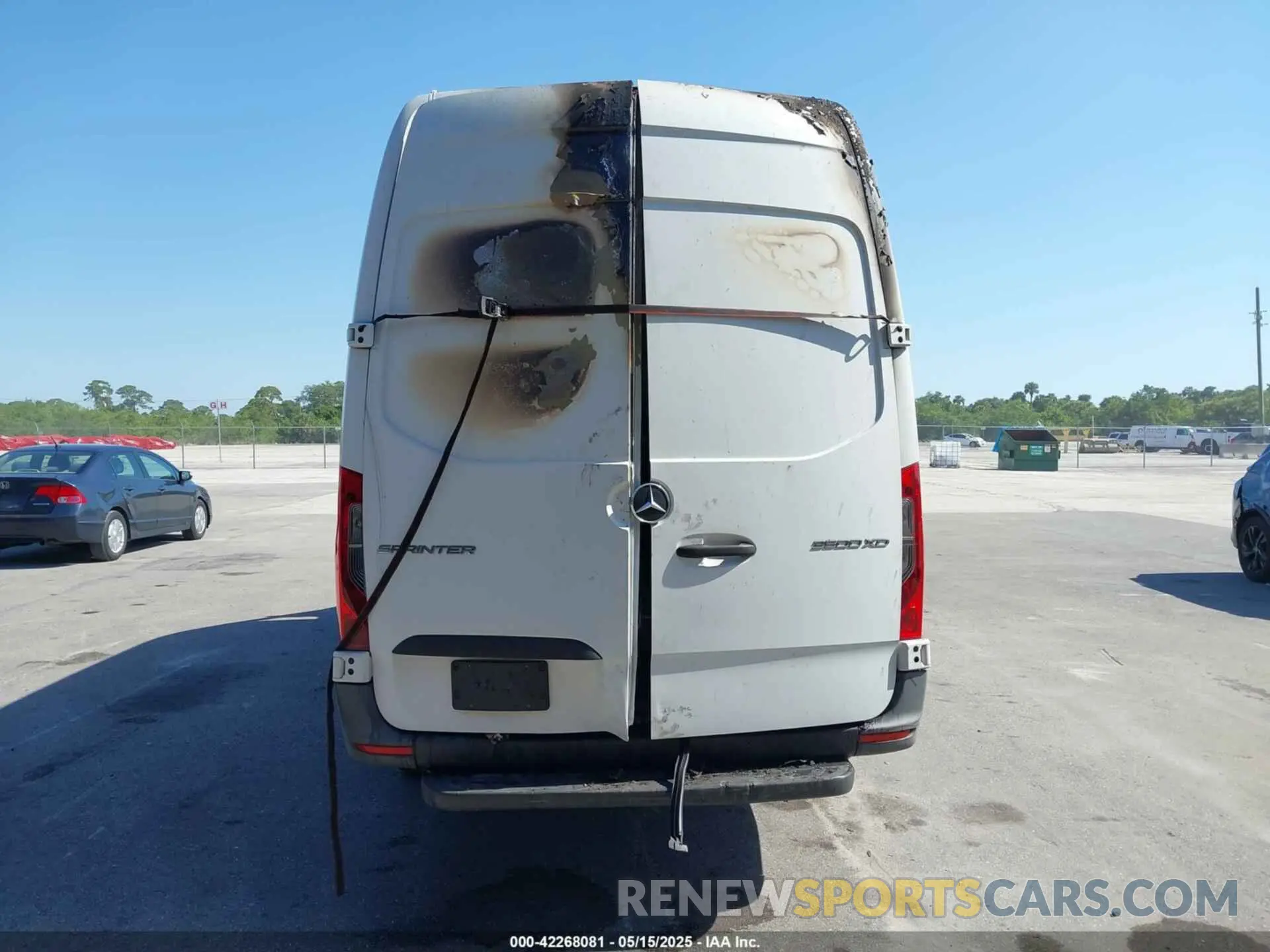 8 fotografías del automóvil dañado WD3PF4CC0KP038696 MERCEDES-BENZ SPRINTER 3500XD 2019