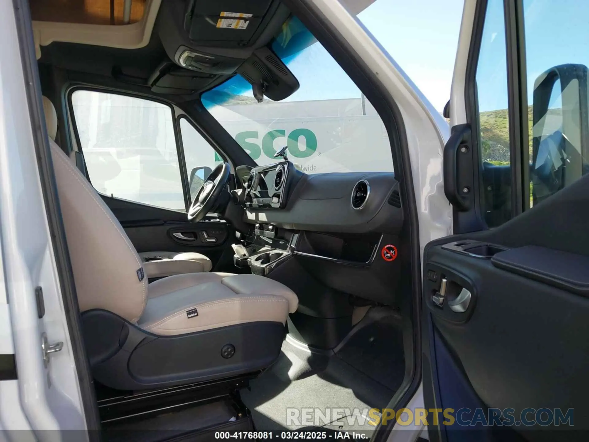 5 fotografías del automóvil dañado W1X8E33Y3ME206641 MERCEDES SPRINTER 3500XD 2021