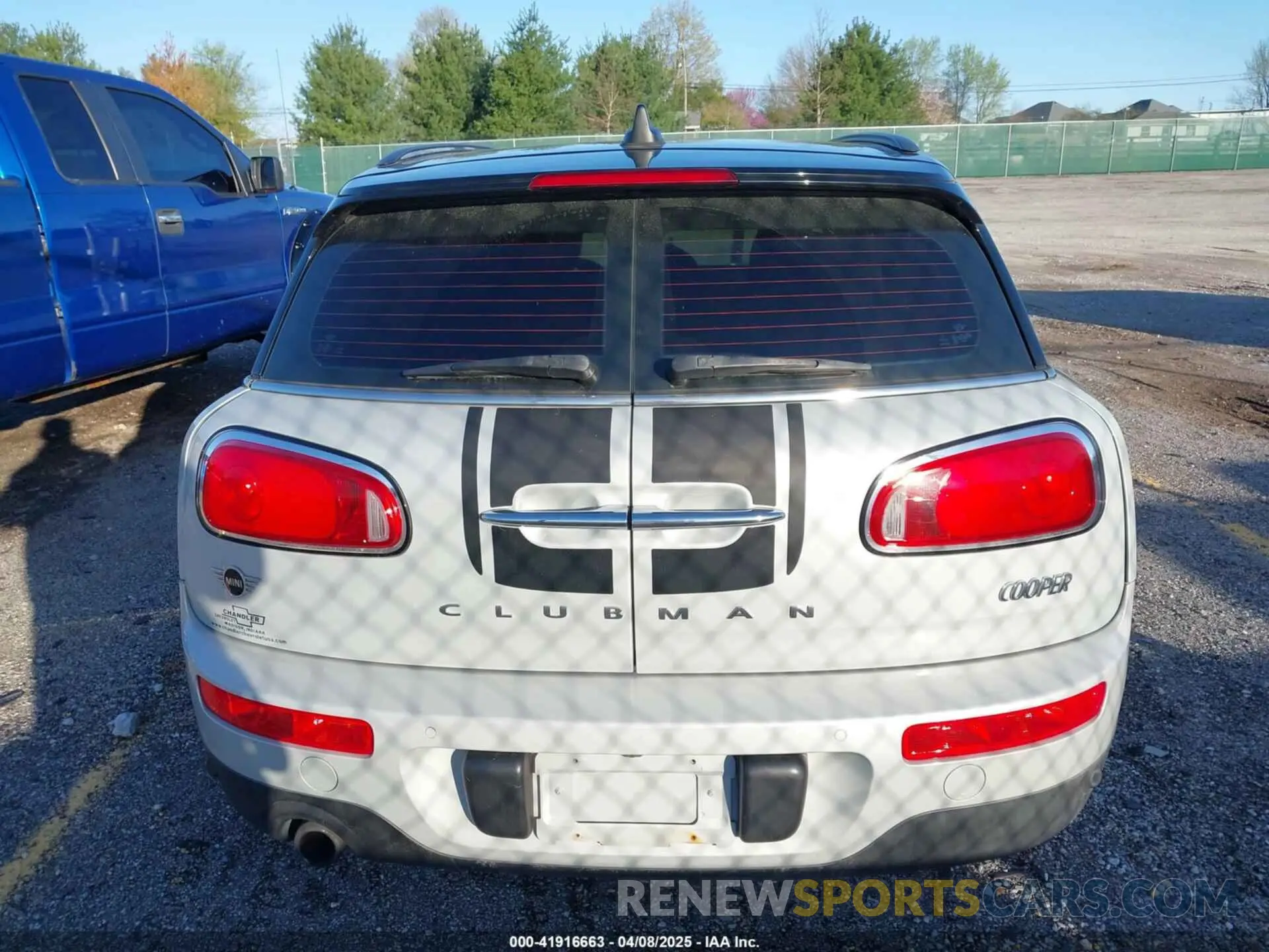 16 fotografías del automóvil dañado WMWLN5C56K2E34756 MINI CLUBMAN 2019
