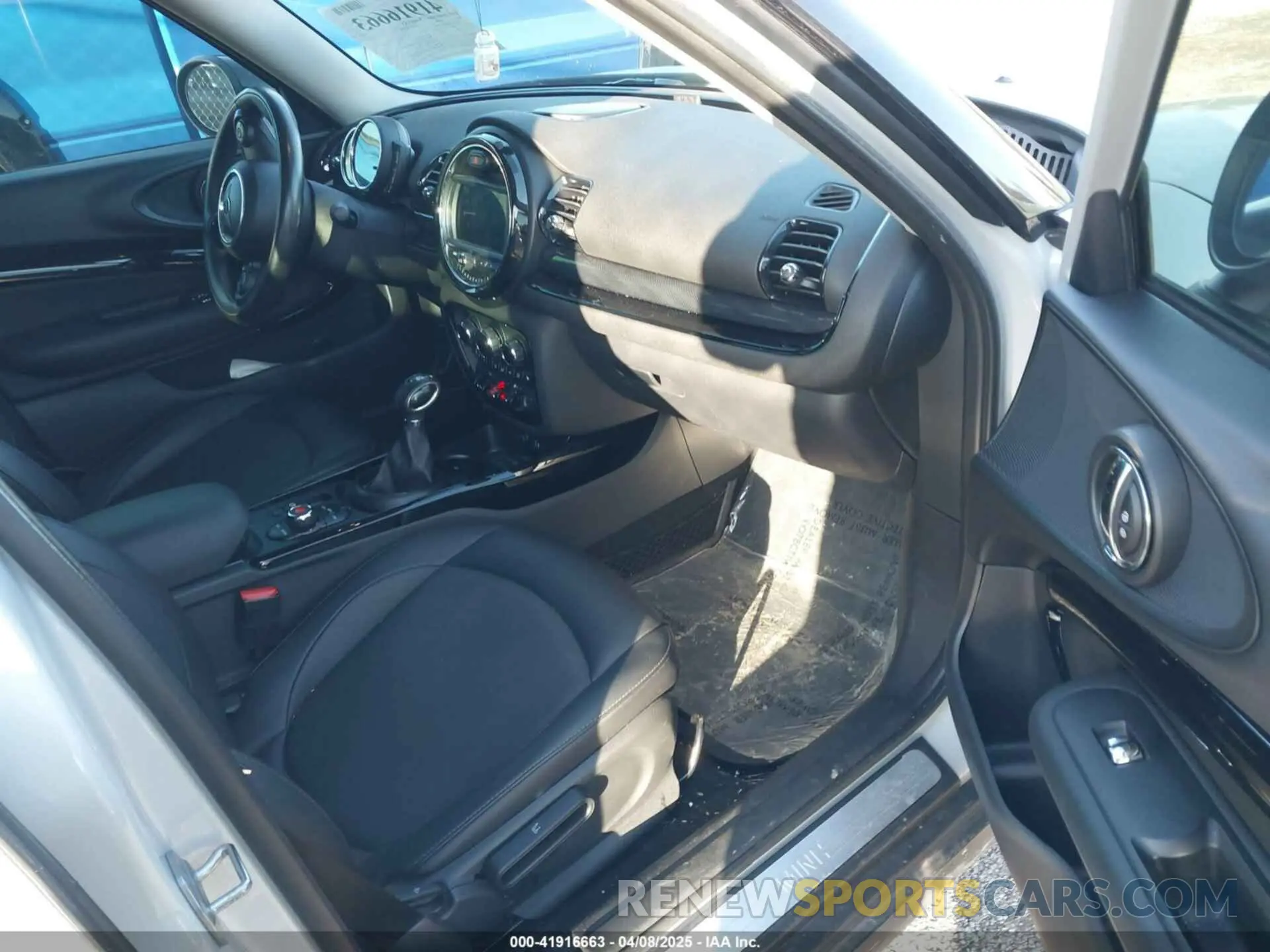 5 fotografías del automóvil dañado WMWLN5C56K2E34756 MINI CLUBMAN 2019