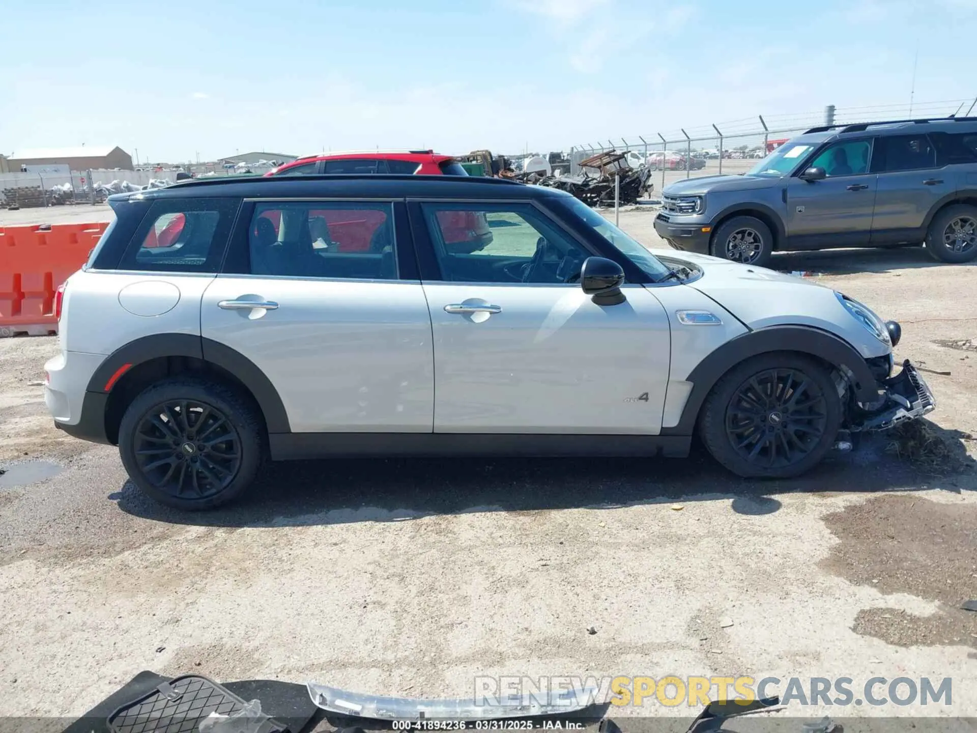 14 fotografías del automóvil dañado WMWLU5C5XK2G04796 MINI CLUBMAN 2019