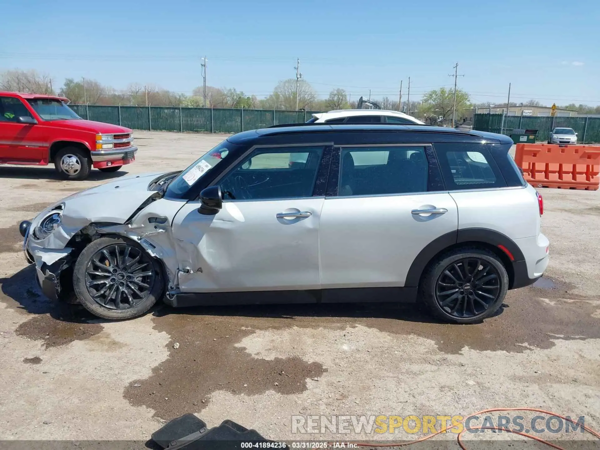 15 fotografías del automóvil dañado WMWLU5C5XK2G04796 MINI CLUBMAN 2019
