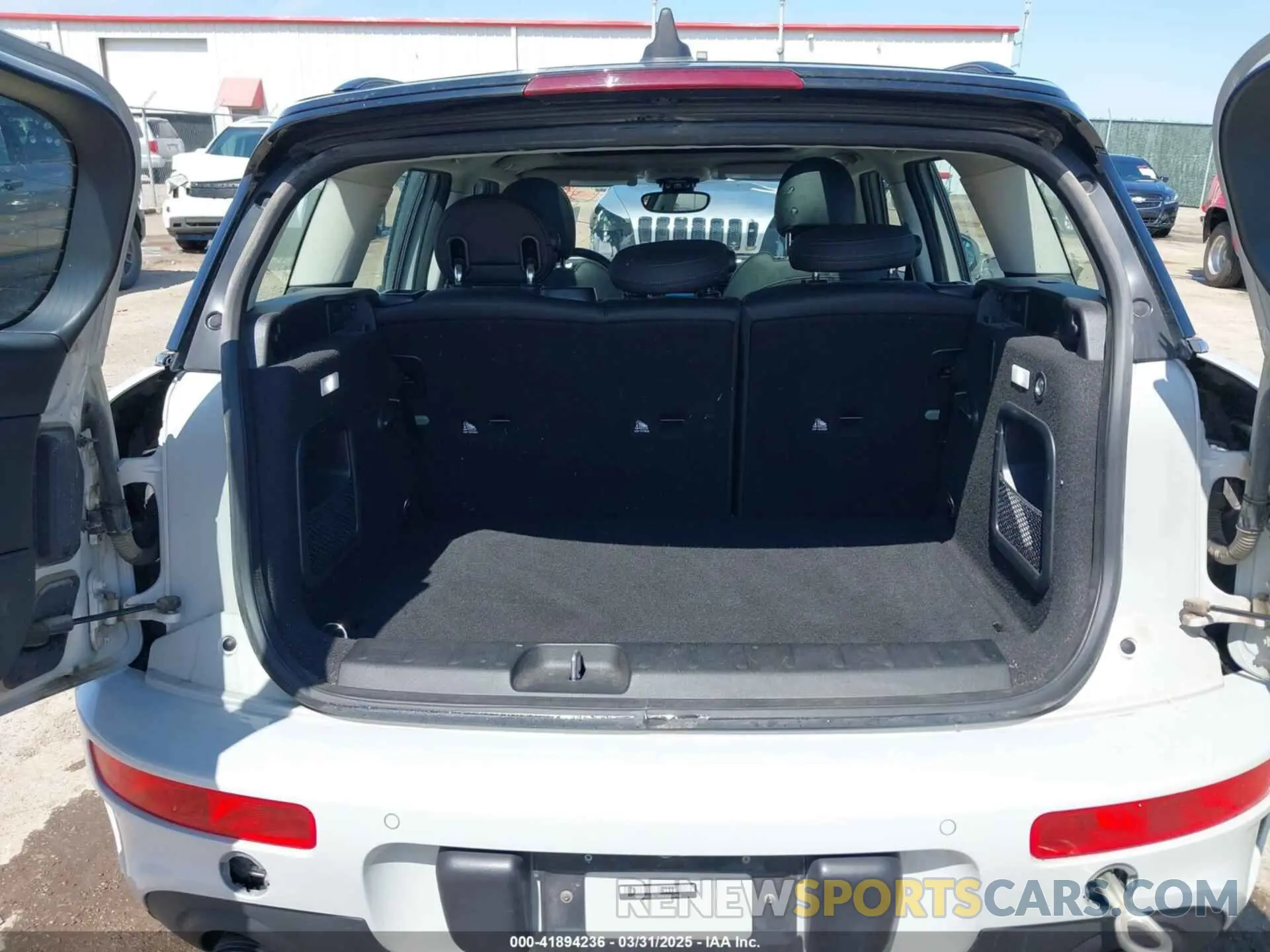 17 fotografías del automóvil dañado WMWLU5C5XK2G04796 MINI CLUBMAN 2019