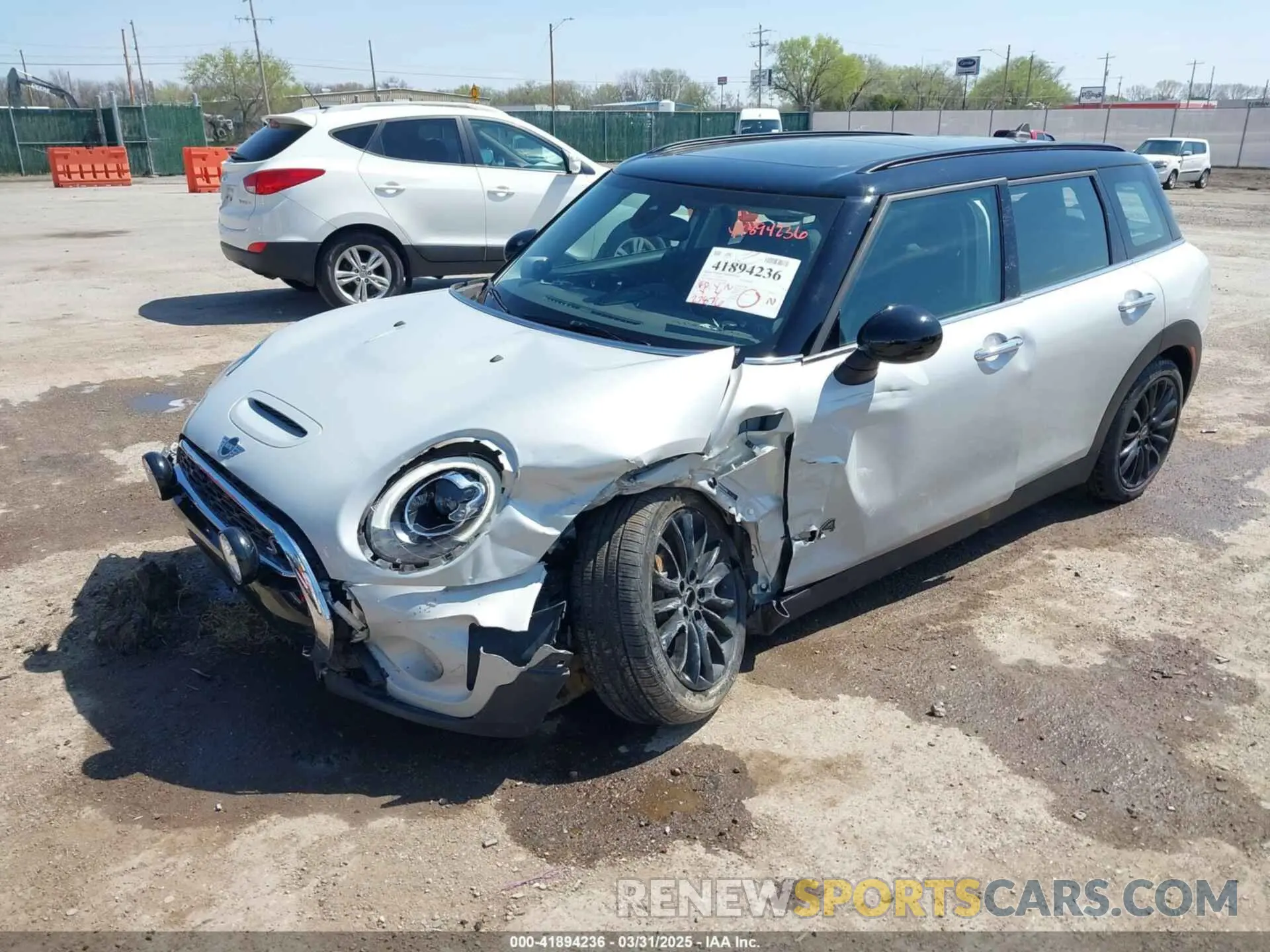 2 fotografías del automóvil dañado WMWLU5C5XK2G04796 MINI CLUBMAN 2019