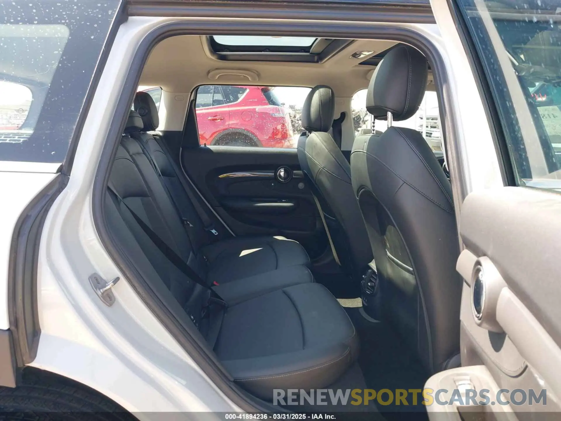 8 fotografías del automóvil dañado WMWLU5C5XK2G04796 MINI CLUBMAN 2019