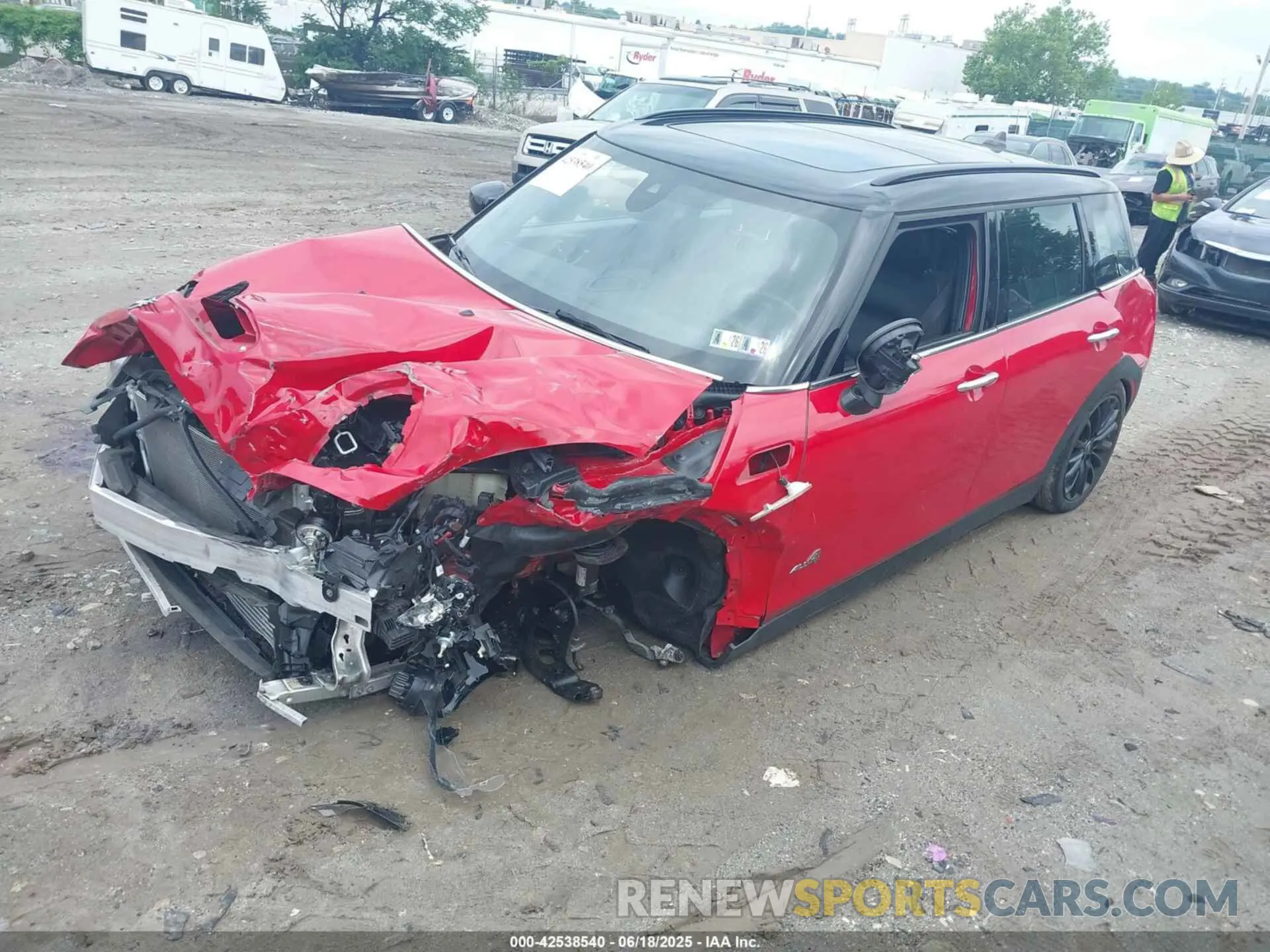 2 fotografías del automóvil dañado WMWXJ1C03L2M11072 MINI CLUBMAN 2020