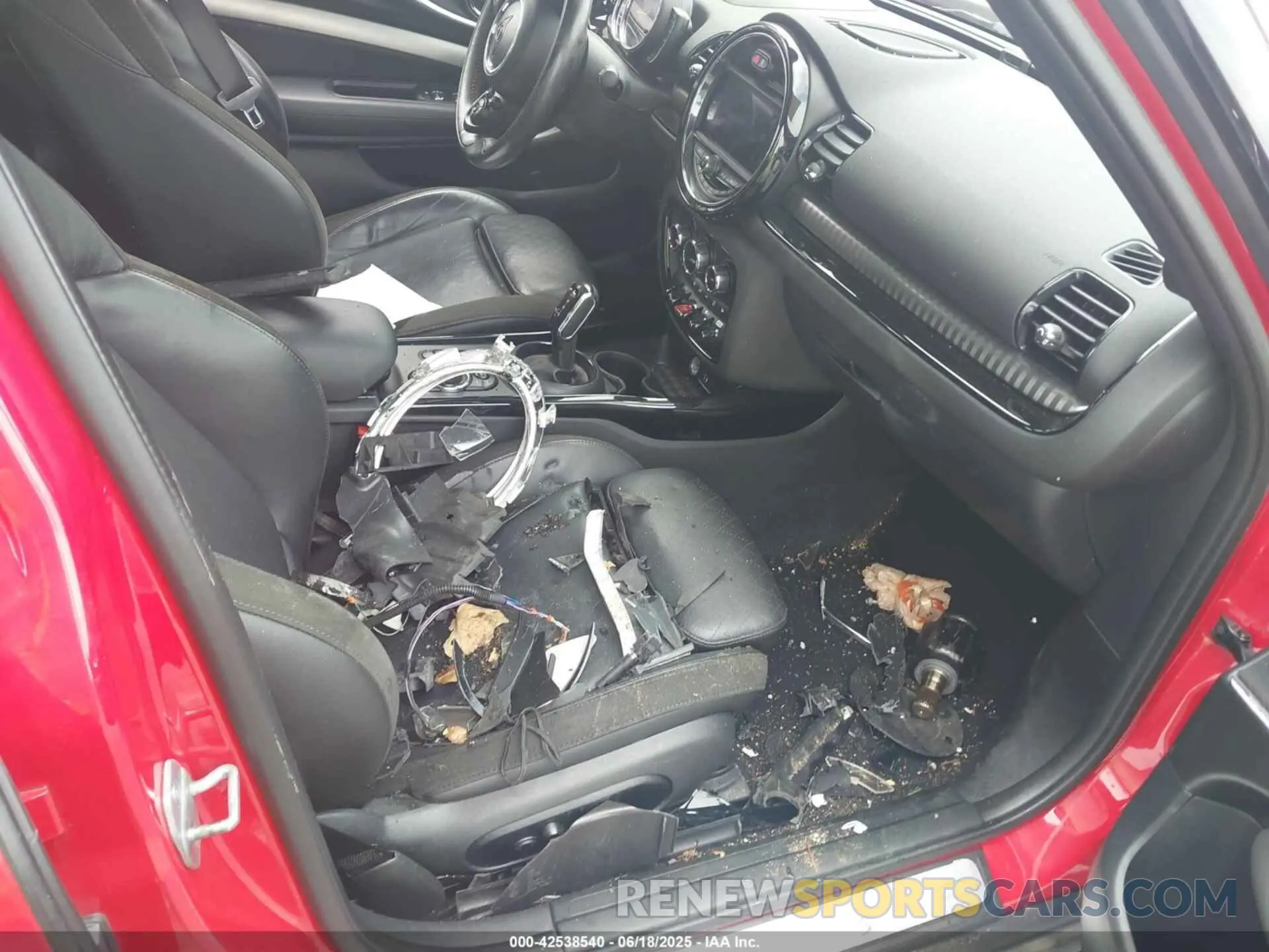 5 fotografías del automóvil dañado WMWXJ1C03L2M11072 MINI CLUBMAN 2020