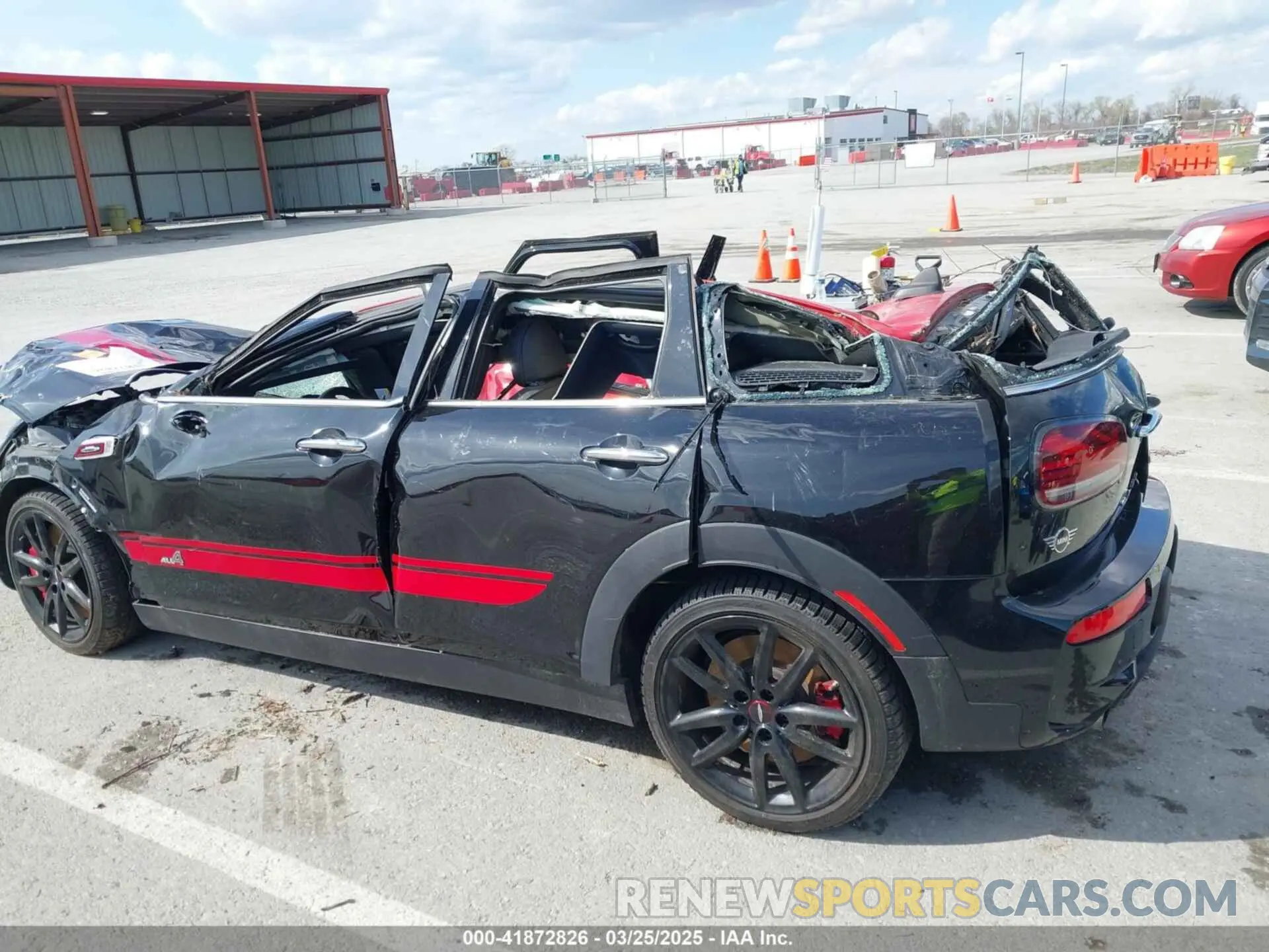 14 fotografías del automóvil dañado WMWJZ9C08M2N75173 MINI CLUBMAN 2021