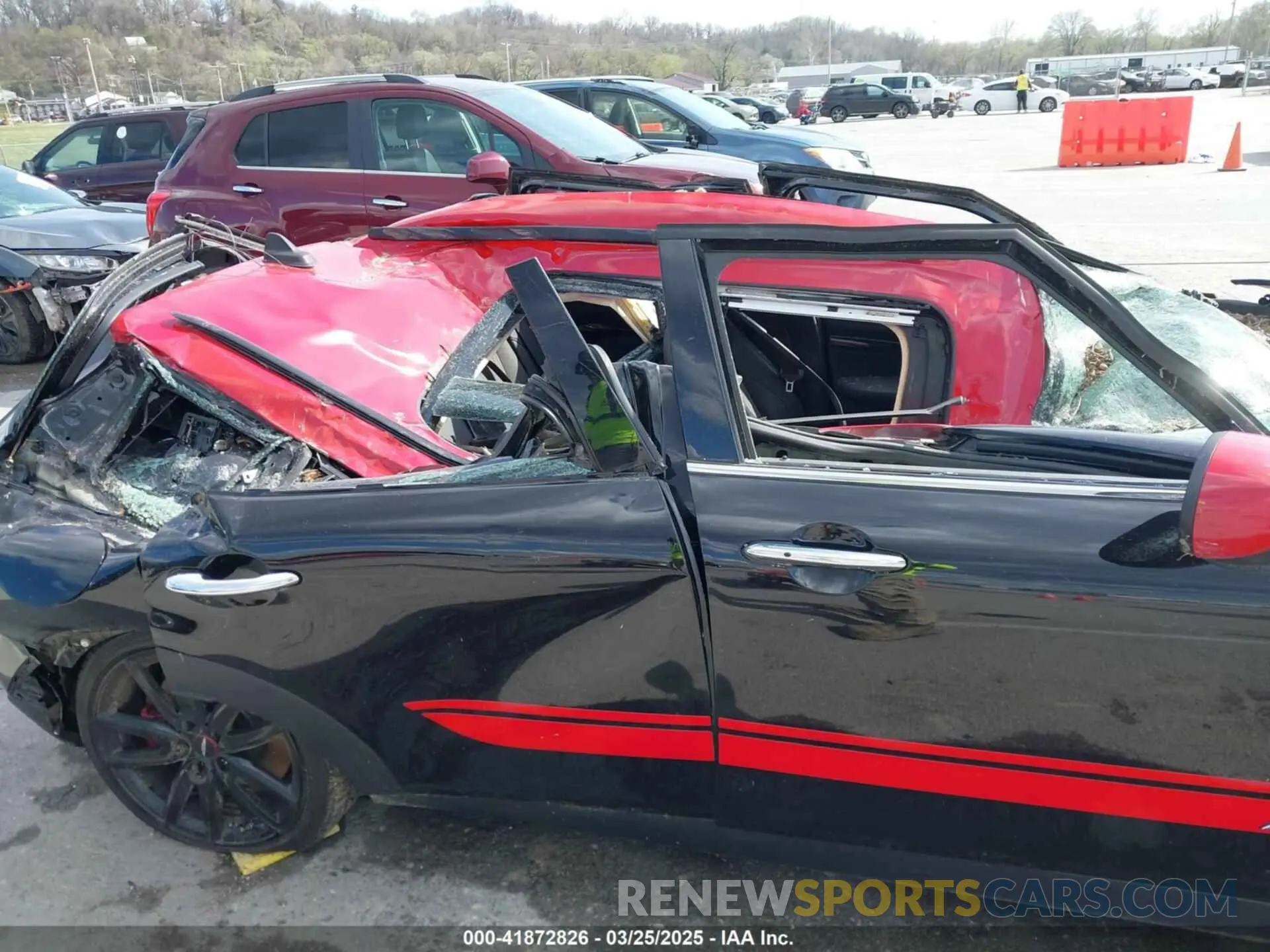 18 fotografías del automóvil dañado WMWJZ9C08M2N75173 MINI CLUBMAN 2021