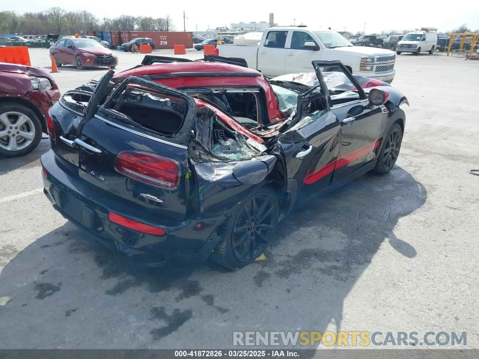 4 fotografías del automóvil dañado WMWJZ9C08M2N75173 MINI CLUBMAN 2021