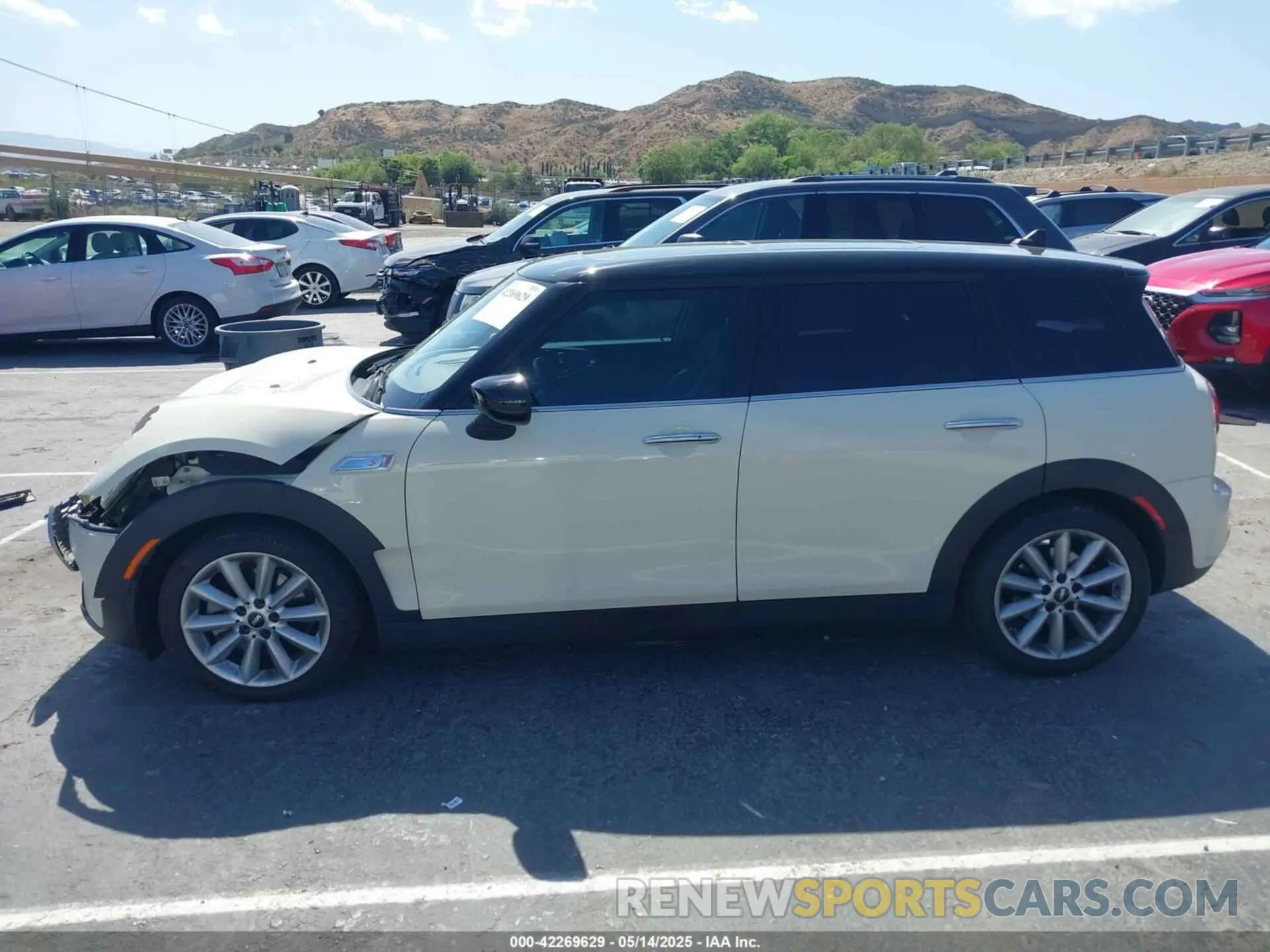 14 fotografías del automóvil dañado WMWLV7C00M2N48722 MINI CLUBMAN 2021