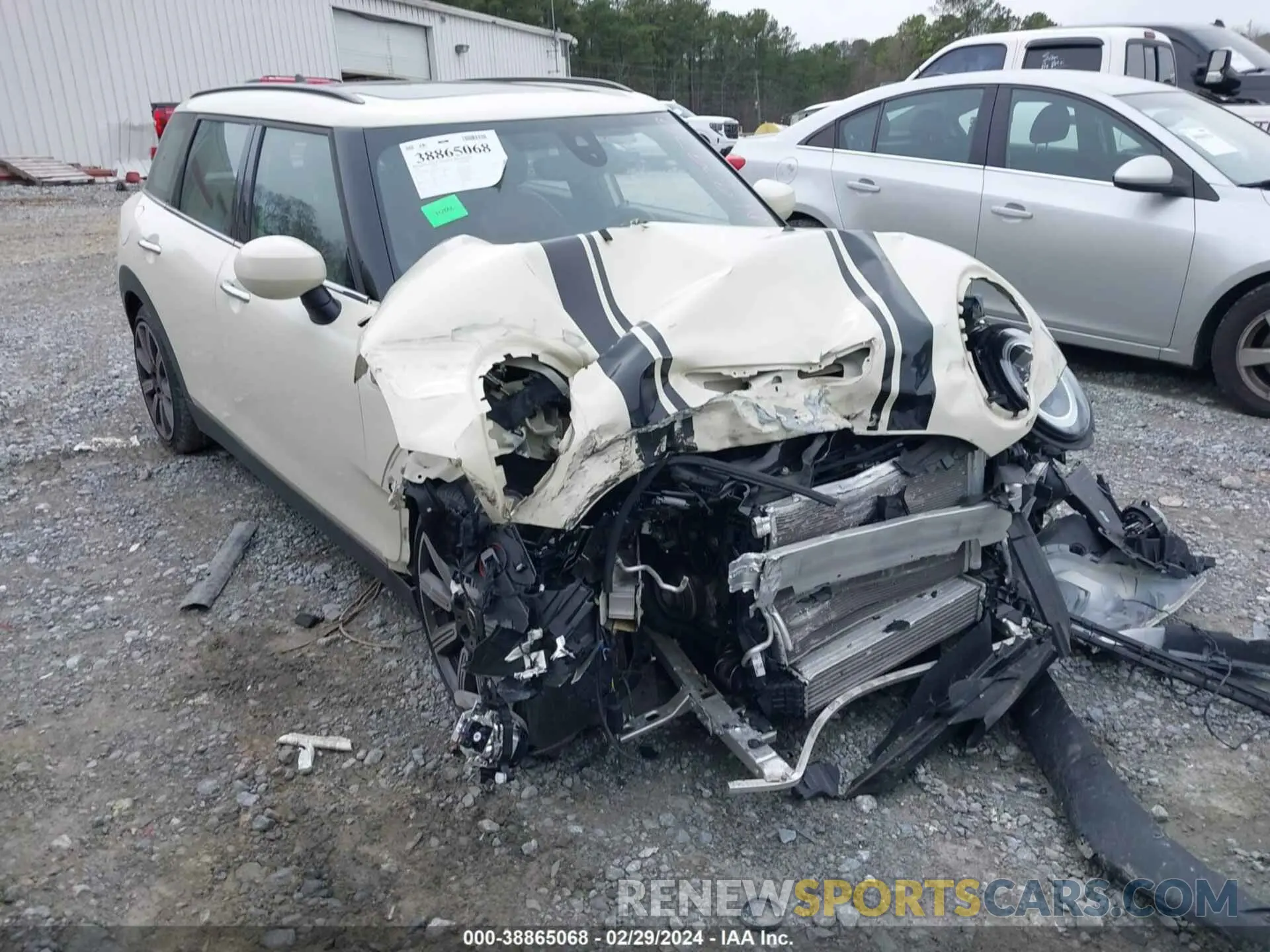 13 fotografías del automóvil dañado WMWLV7C05M2N90979 MINI CLUBMAN 2021