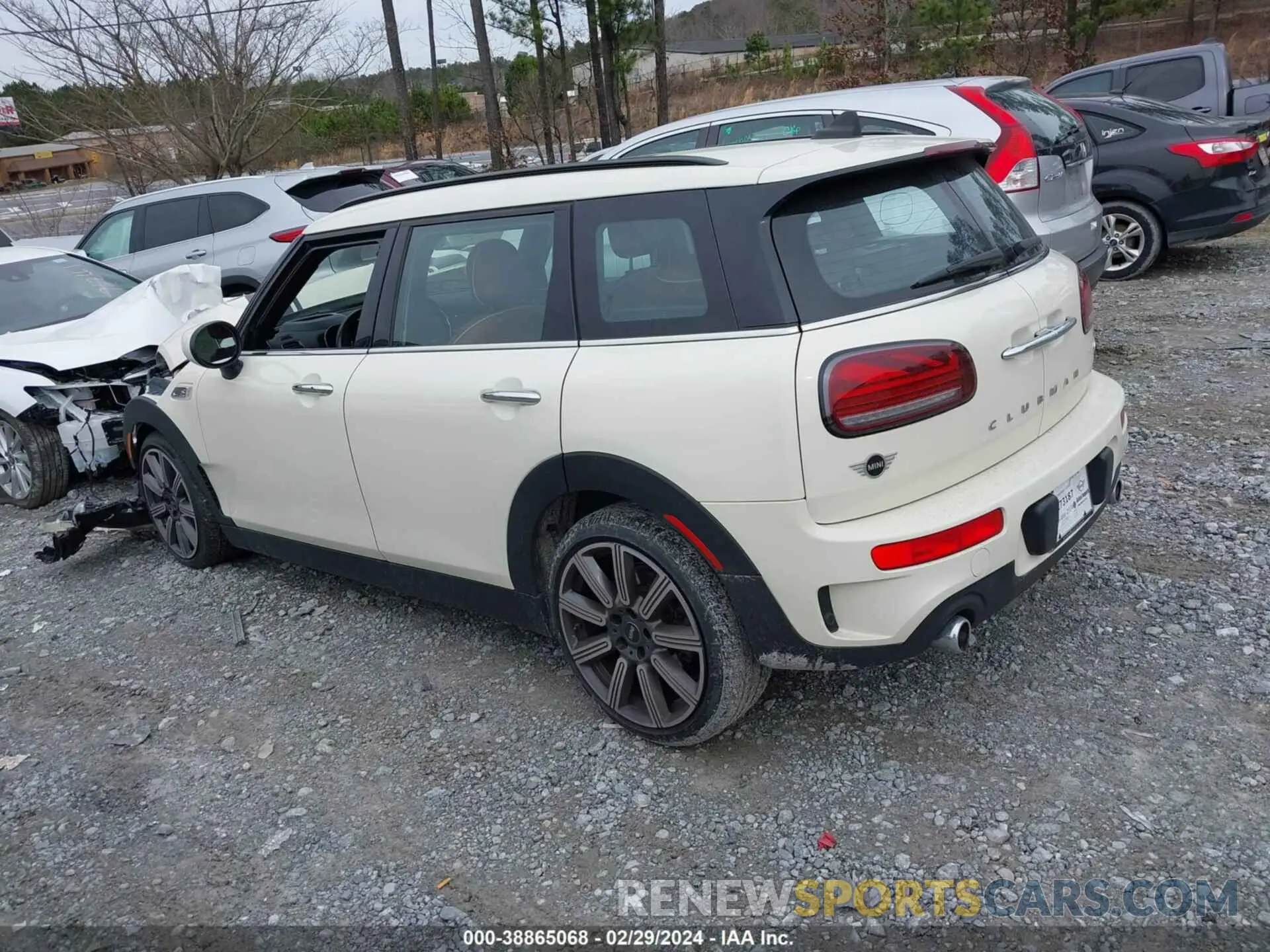 3 fotografías del automóvil dañado WMWLV7C05M2N90979 MINI CLUBMAN 2021