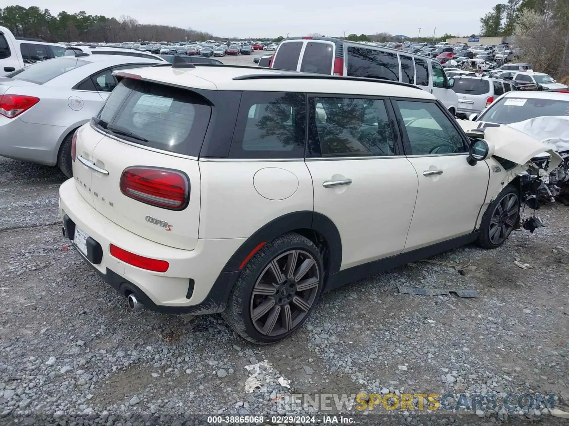 4 fotografías del automóvil dañado WMWLV7C05M2N90979 MINI CLUBMAN 2021