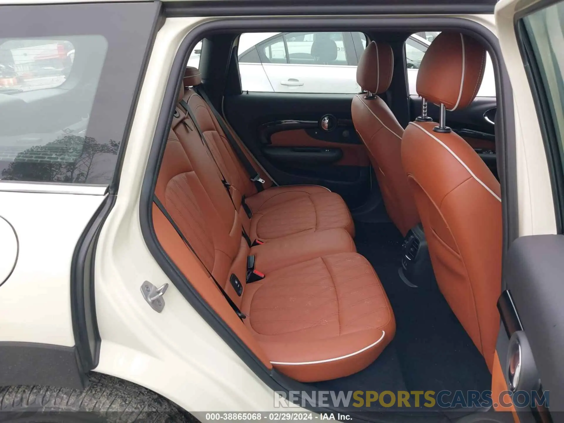 8 fotografías del automóvil dañado WMWLV7C05M2N90979 MINI CLUBMAN 2021