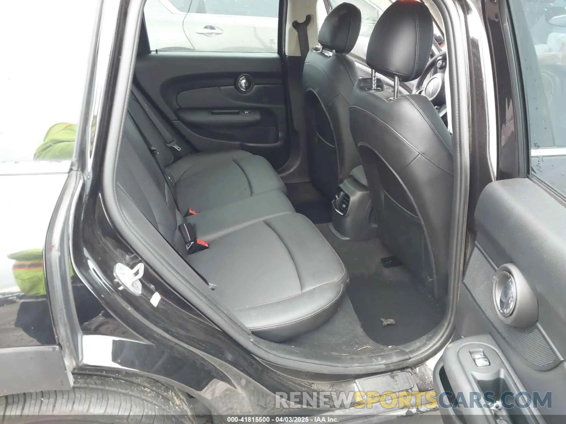 8 fotografías del automóvil dañado WMWLV7C06M2N88853 MINI CLUBMAN 2021