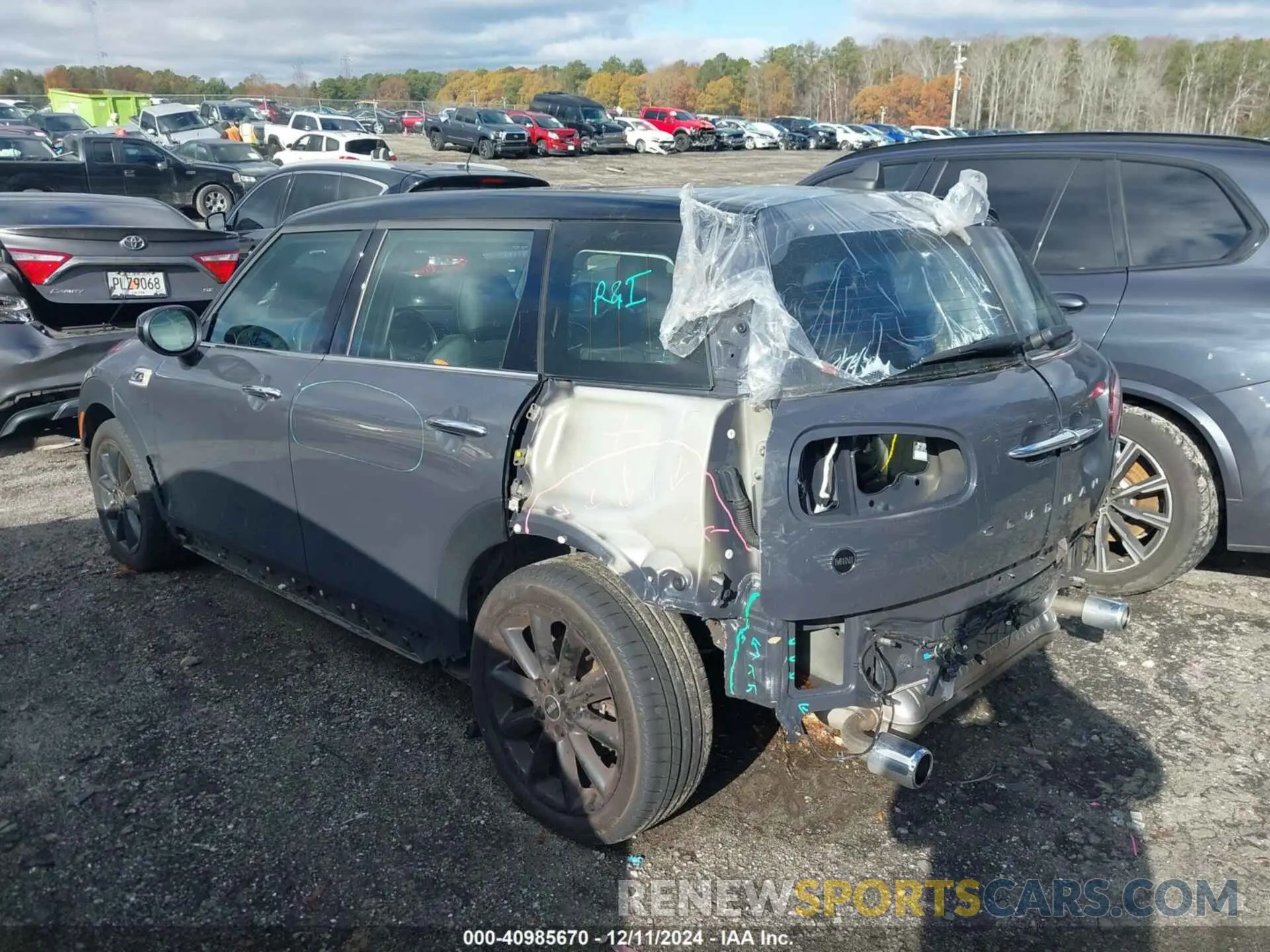 3 fotografías del automóvil dañado WMWLV7C09M2N98258 MINI CLUBMAN 2021