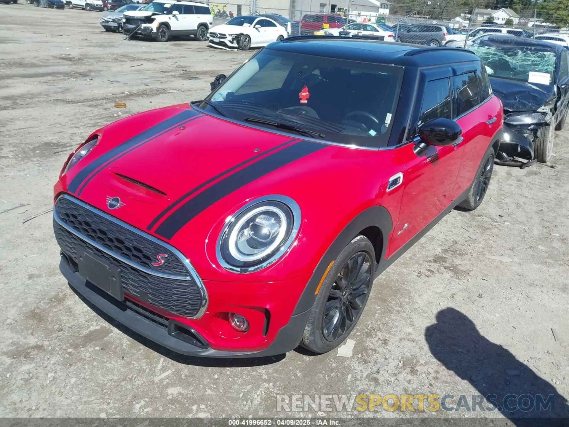 2 fotografías del automóvil dañado WMWXJ1C01M2P11985 MINI CLUBMAN 2021