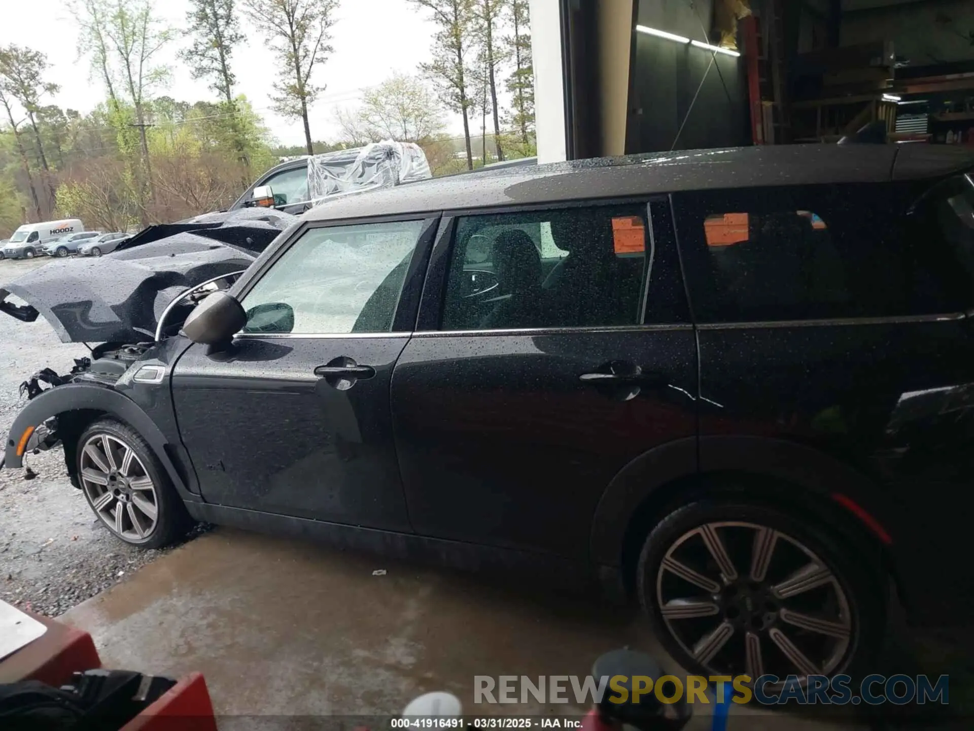14 fotografías del automóvil dañado WMWXJ1C04P2T14811 MINI CLUBMAN 2023