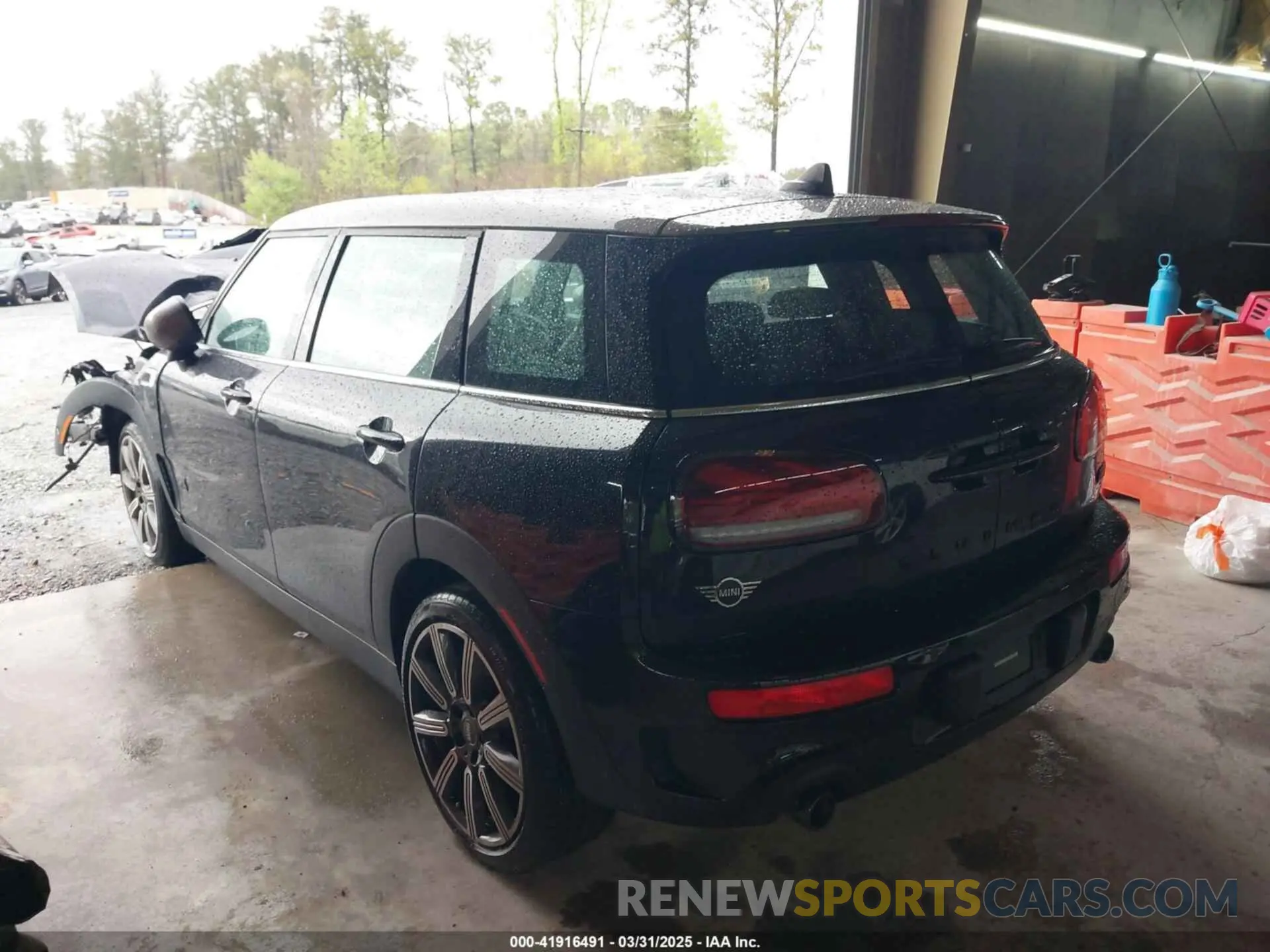 3 fotografías del automóvil dañado WMWXJ1C04P2T14811 MINI CLUBMAN 2023