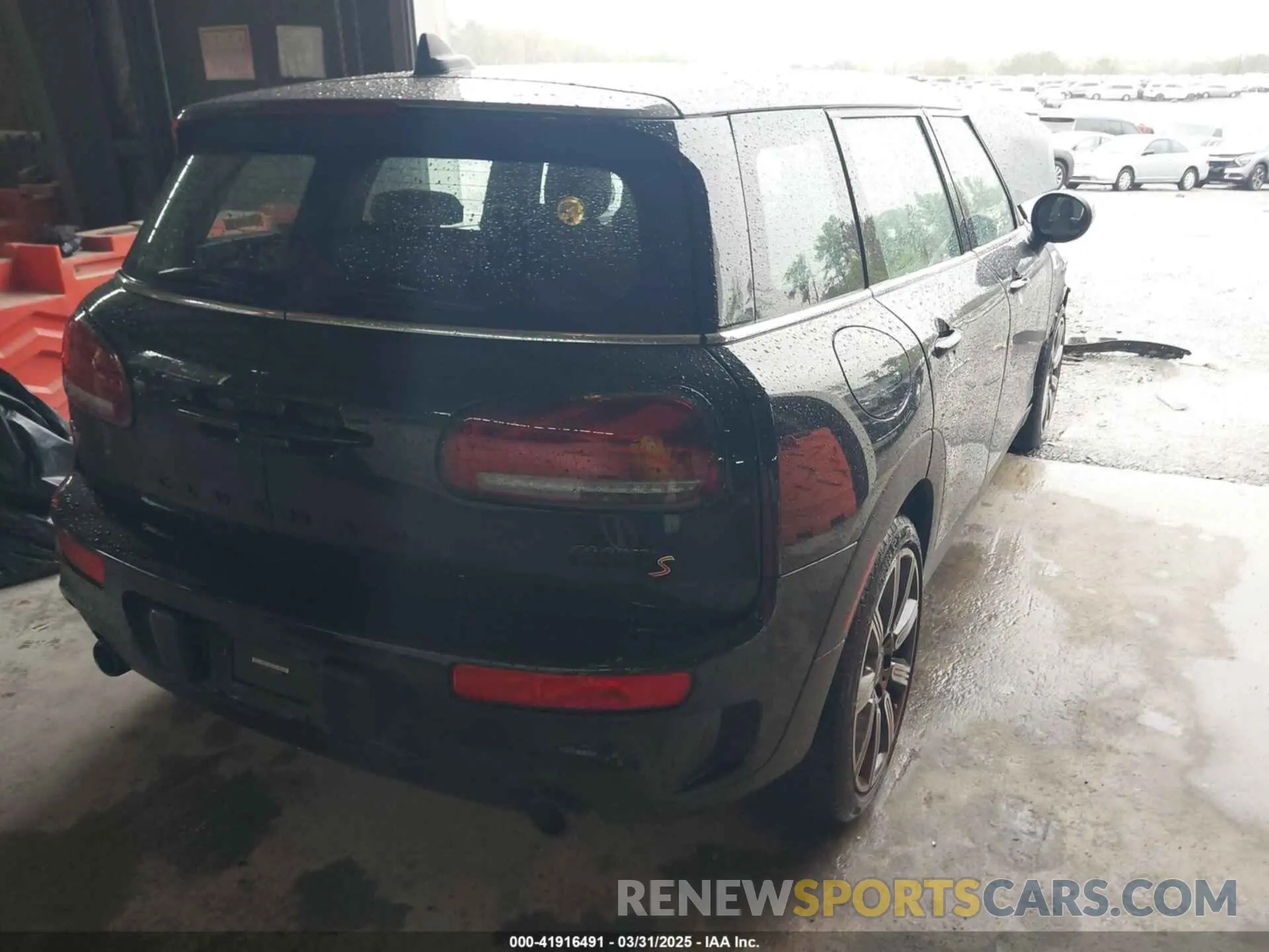 4 fotografías del automóvil dañado WMWXJ1C04P2T14811 MINI CLUBMAN 2023