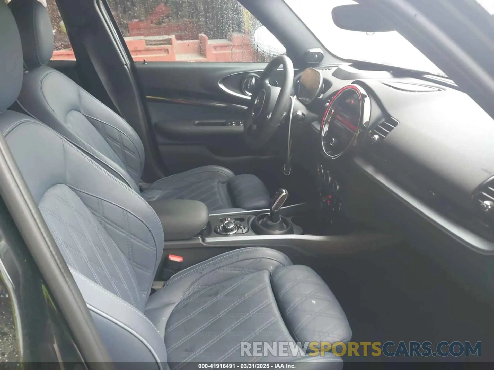 5 fotografías del automóvil dañado WMWXJ1C04P2T14811 MINI CLUBMAN 2023