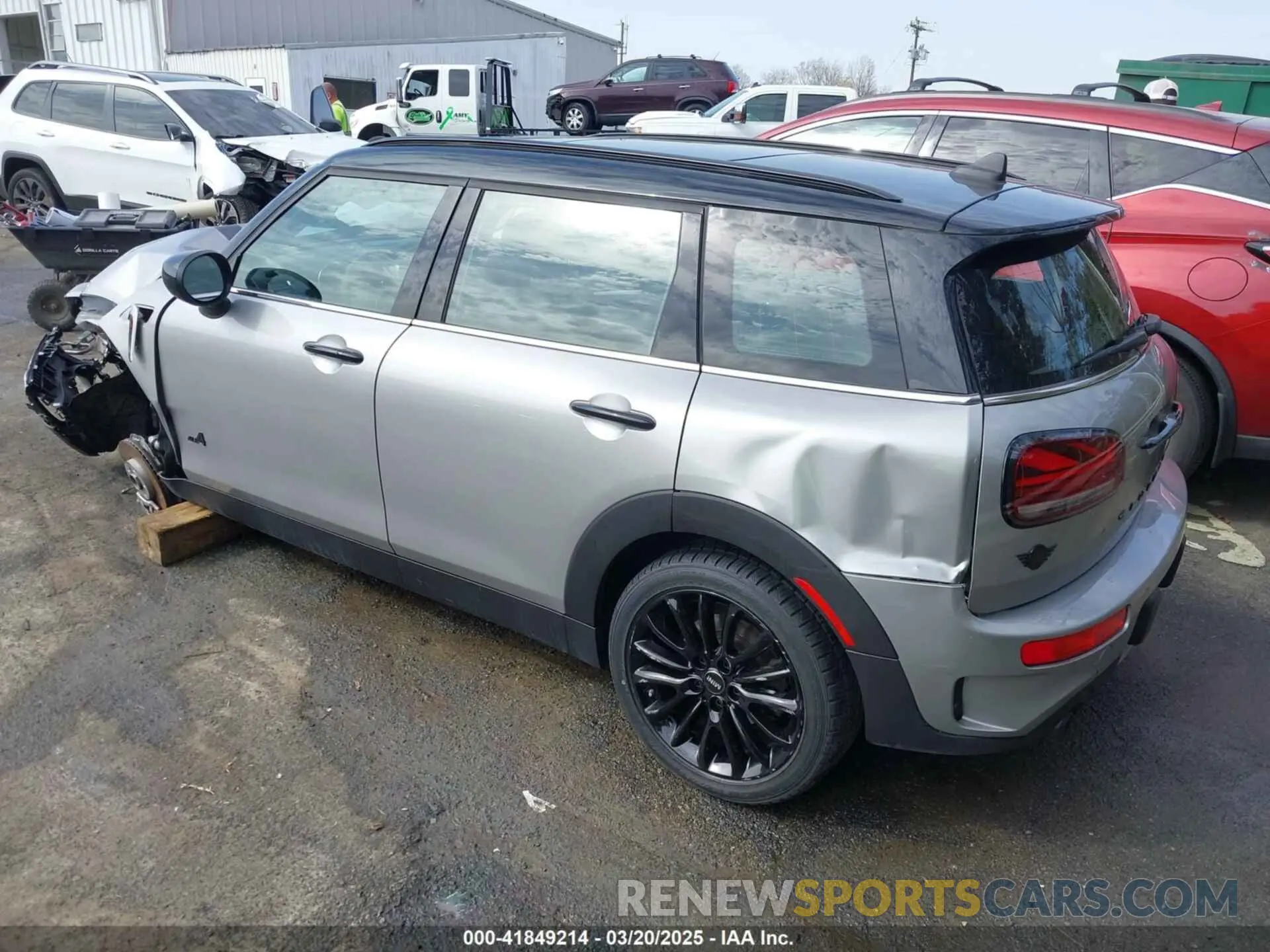 3 fotografías del automóvil dañado WMWXJ1C01R2U67732 MINI CLUBMAN 2024