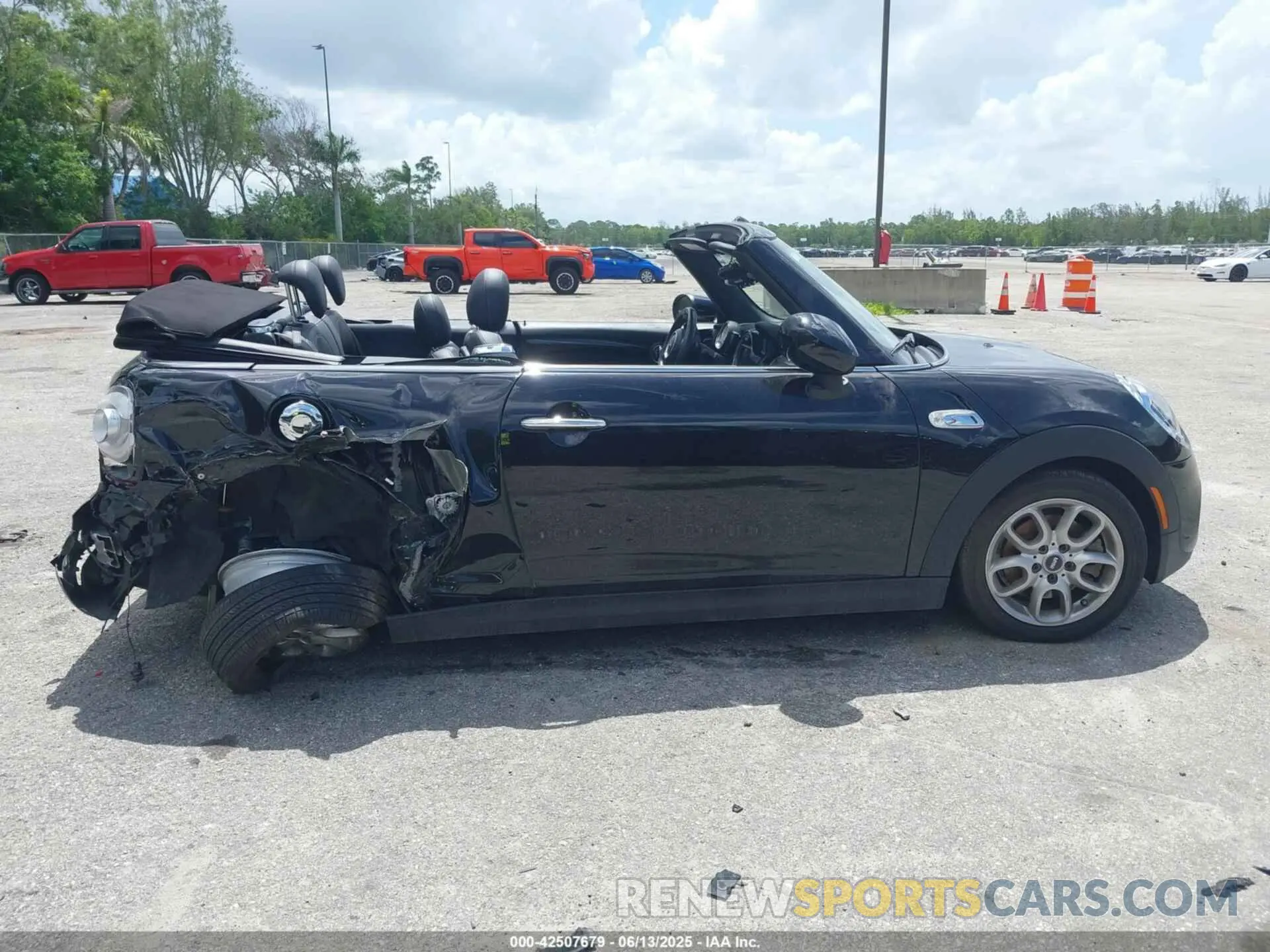 12 fotografías del automóvil dañado WMWWJ5C0XM3M08622 MINI CONVERTIBLE 2021