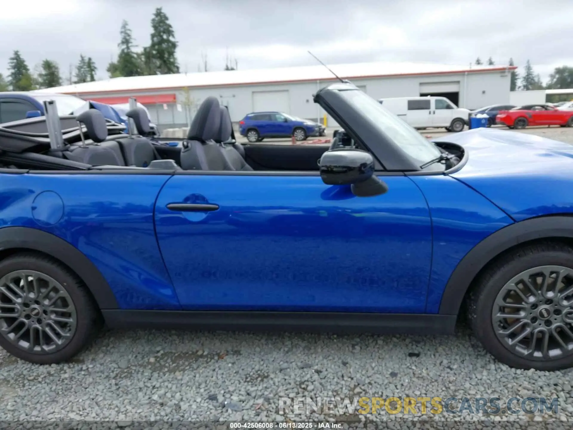 13 fotografías del automóvil dañado WMW23GX01S2X08664 MINI CONVERTIBLE 2025