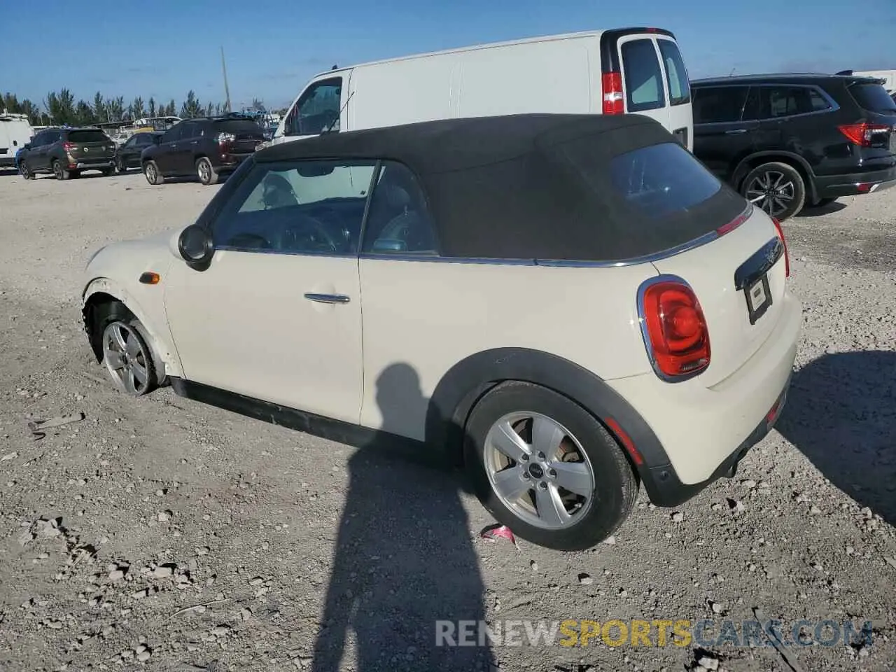 2 fotografías del automóvil dañado WMWWG5C59K3D01832 MINI COOPER 2019