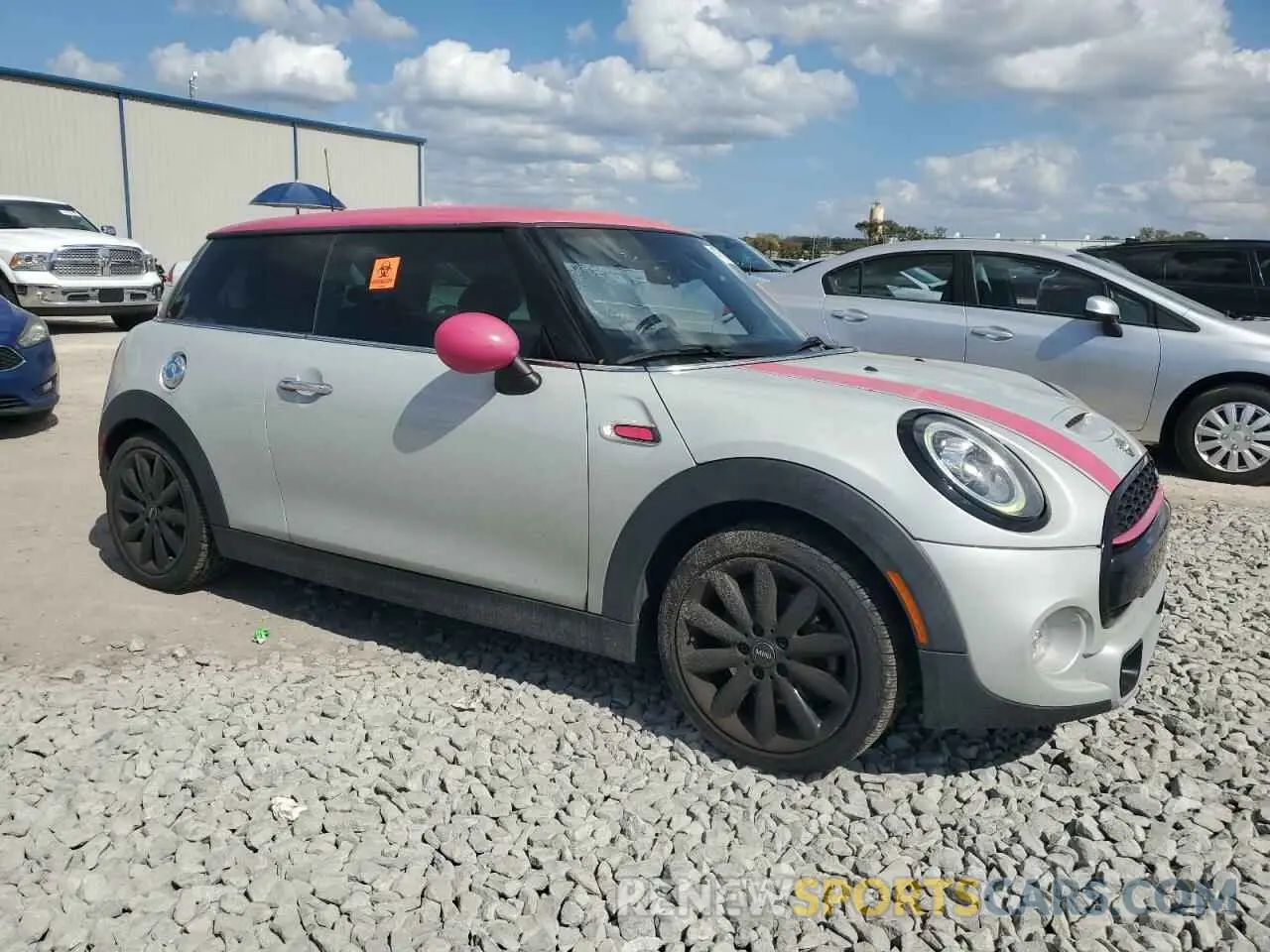 4 fotografías del automóvil dañado WMWXP7C51K2A52402 MINI COOPER 2019